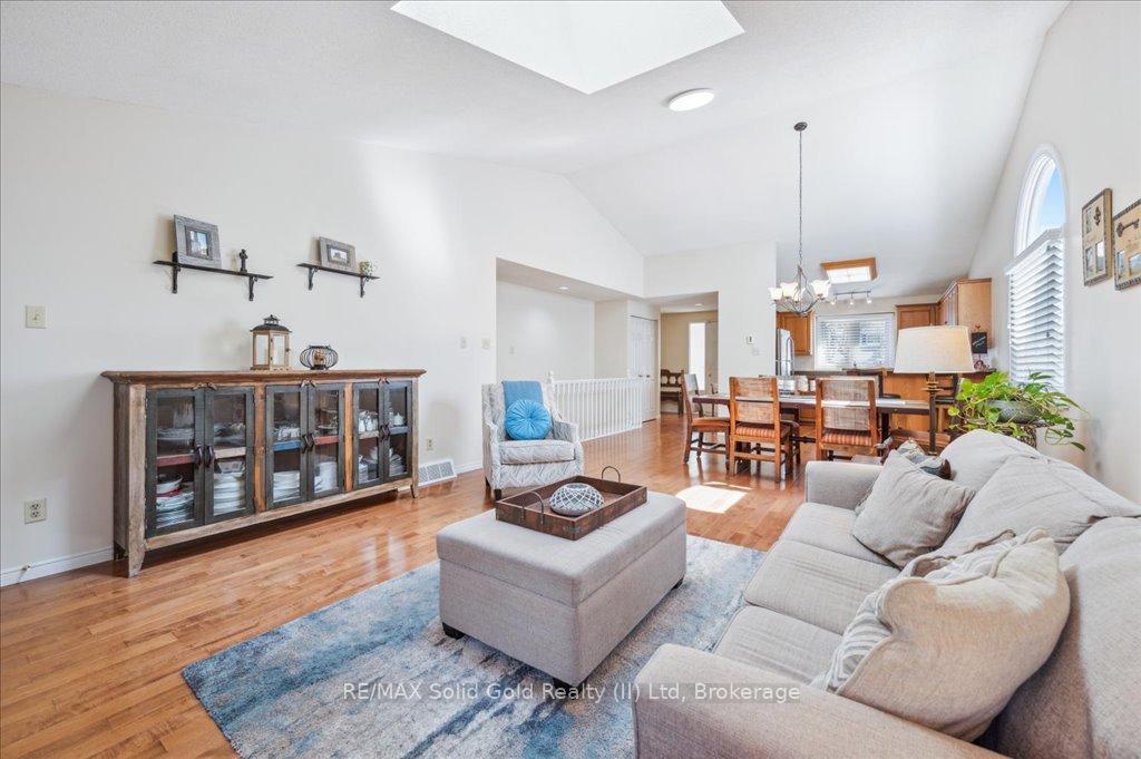 Photo 10 of 5 Quinte Crescent, Kitchener — HOMEH
