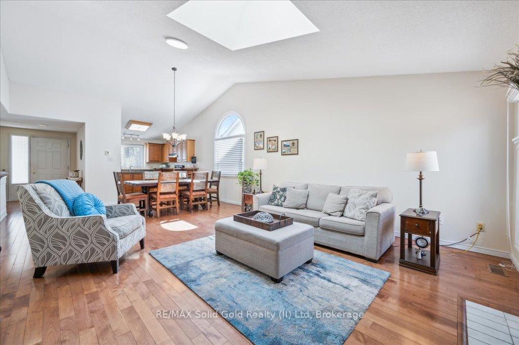 Photo 11 of 5 Quinte Crescent, Kitchener — HOMEH