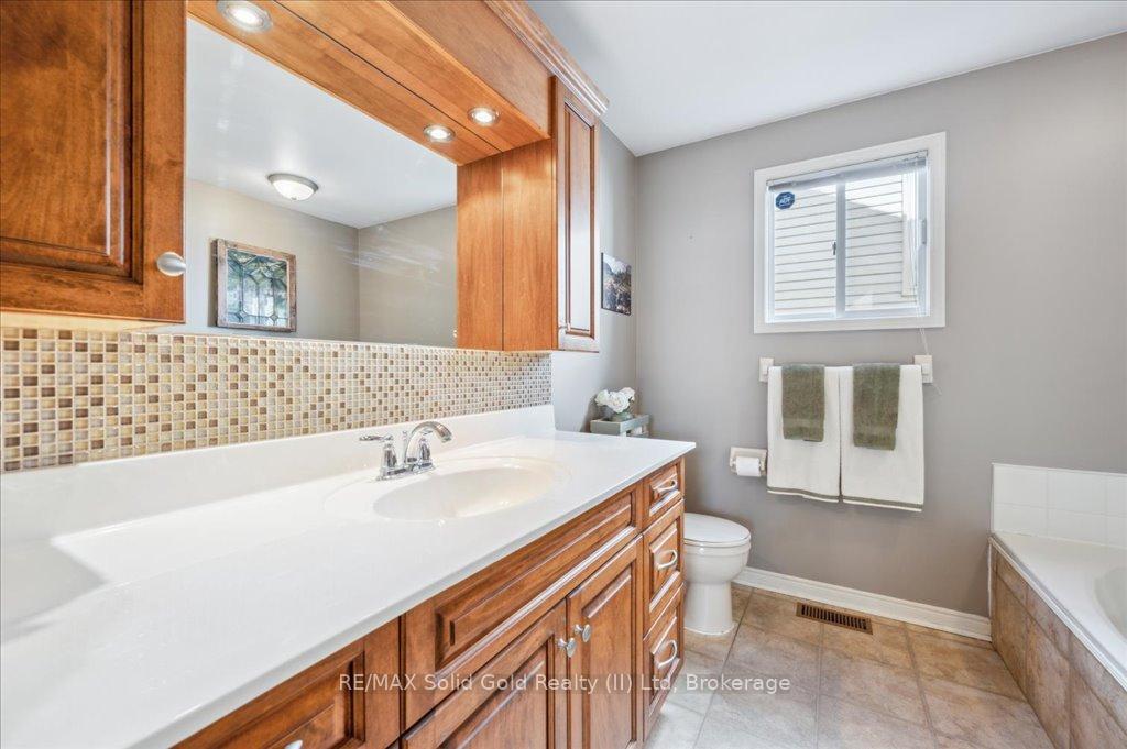 Photo 21 of 5 Quinte Crescent, Kitchener — HOMEH