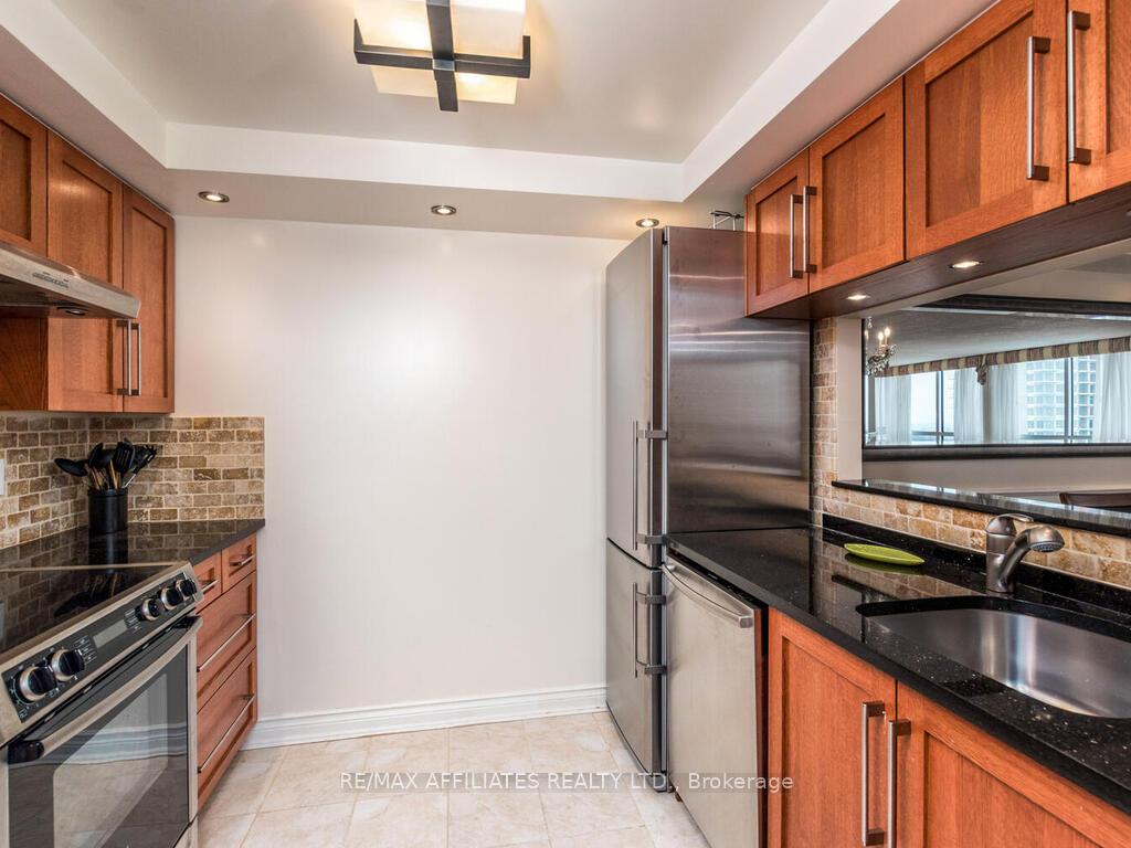 Photo 6 of Unit 914, 80 Sandcastle Drive, Ottawa, Leslie Park — HOMEH