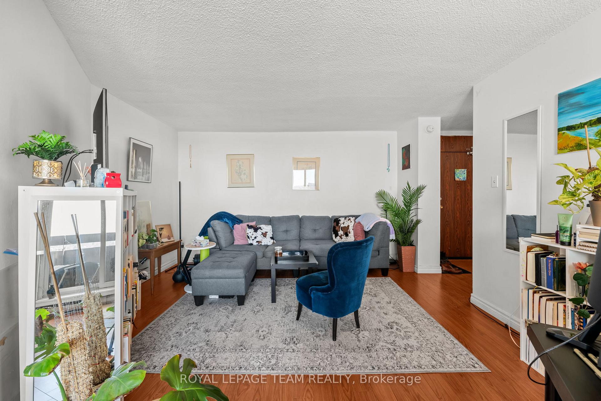 Photo 4 of Unit 1106, 2020 Jasmine Crescent, Ottawa, Beacon Hill South — HOMEH