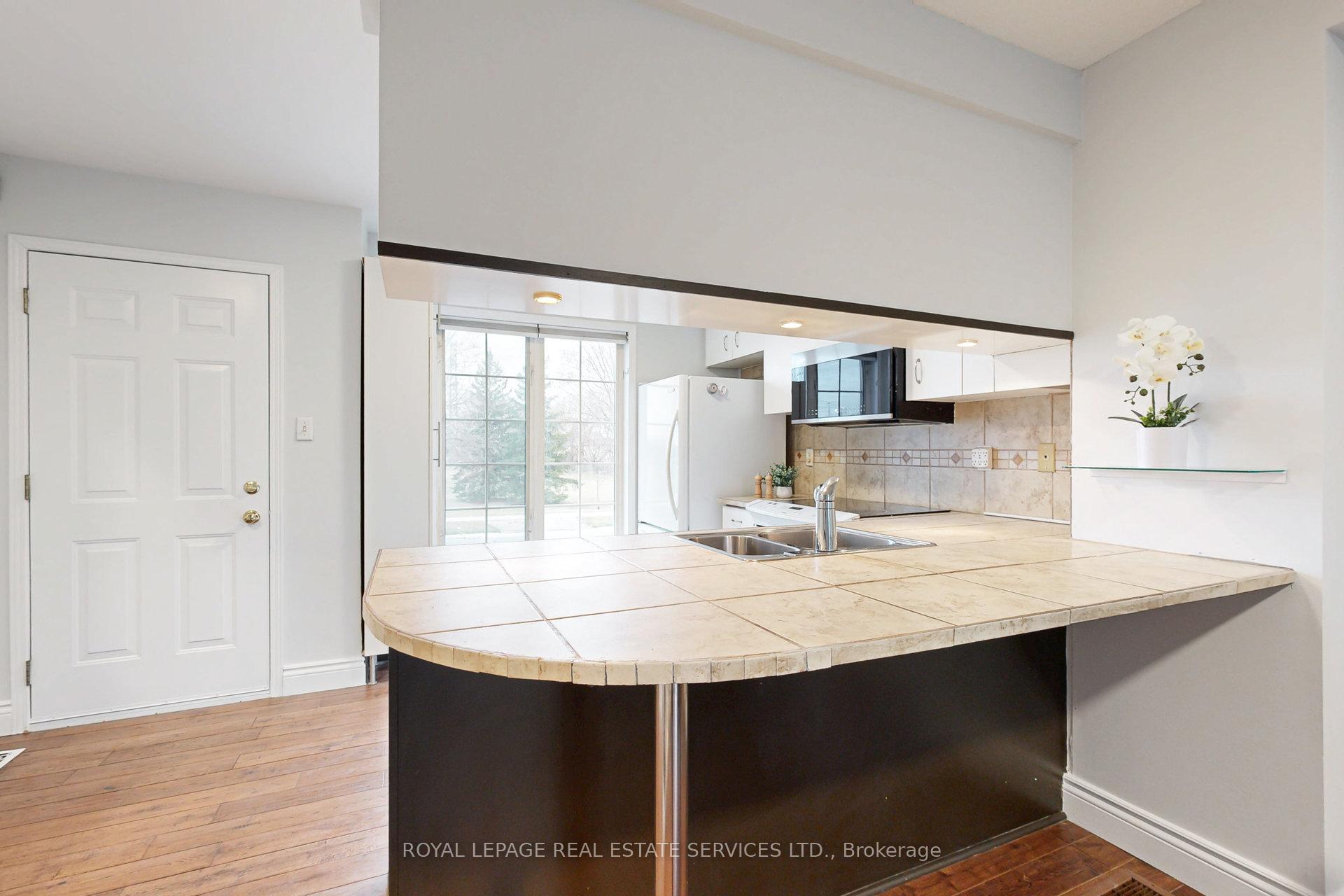 Photo 11 of Unit 11, 1623 Pickering Parkway, Pickering, Village East — HOMEH