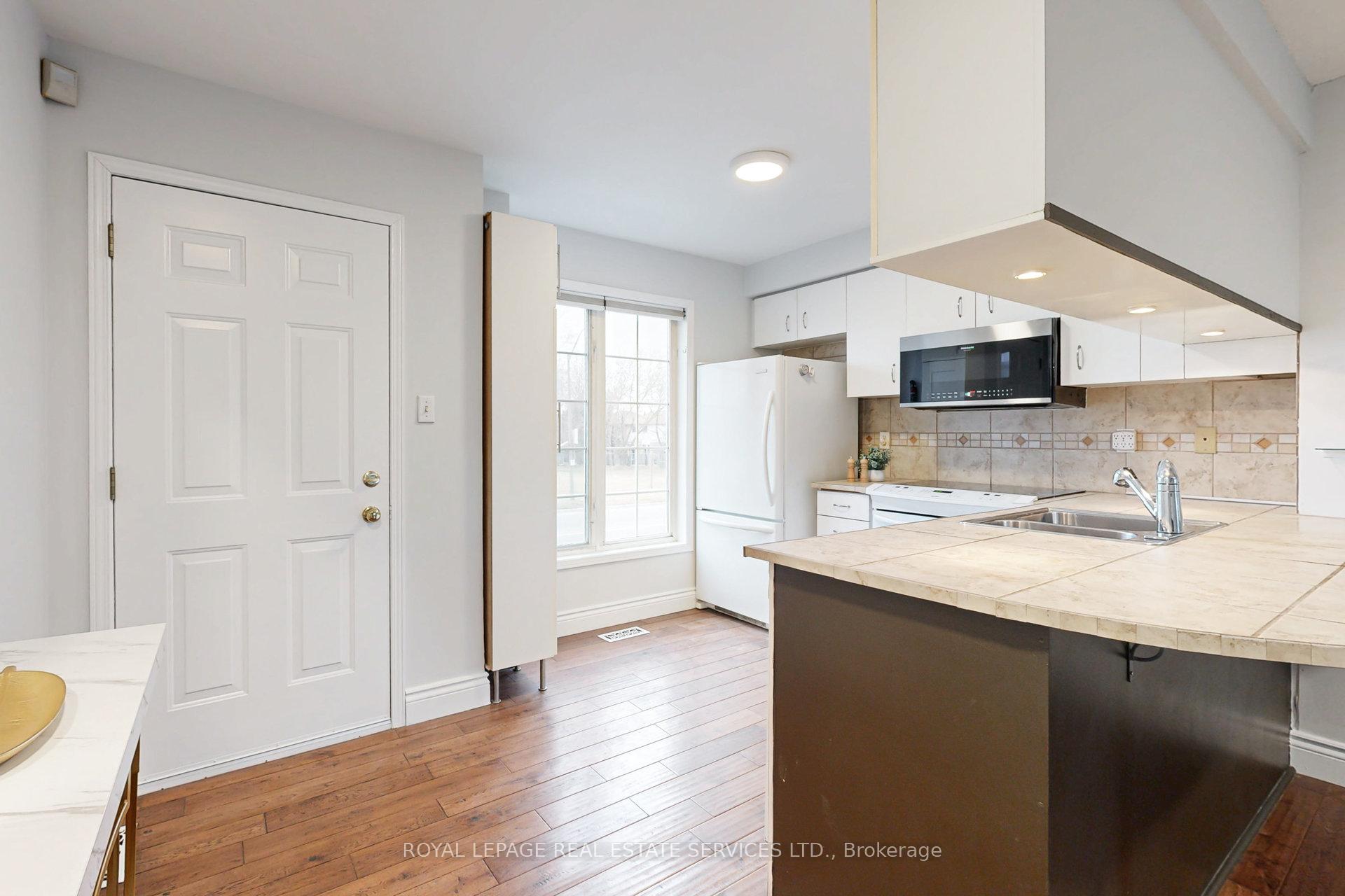 Photo 13 of Unit 11, 1623 Pickering Parkway, Pickering, Village East — HOMEH