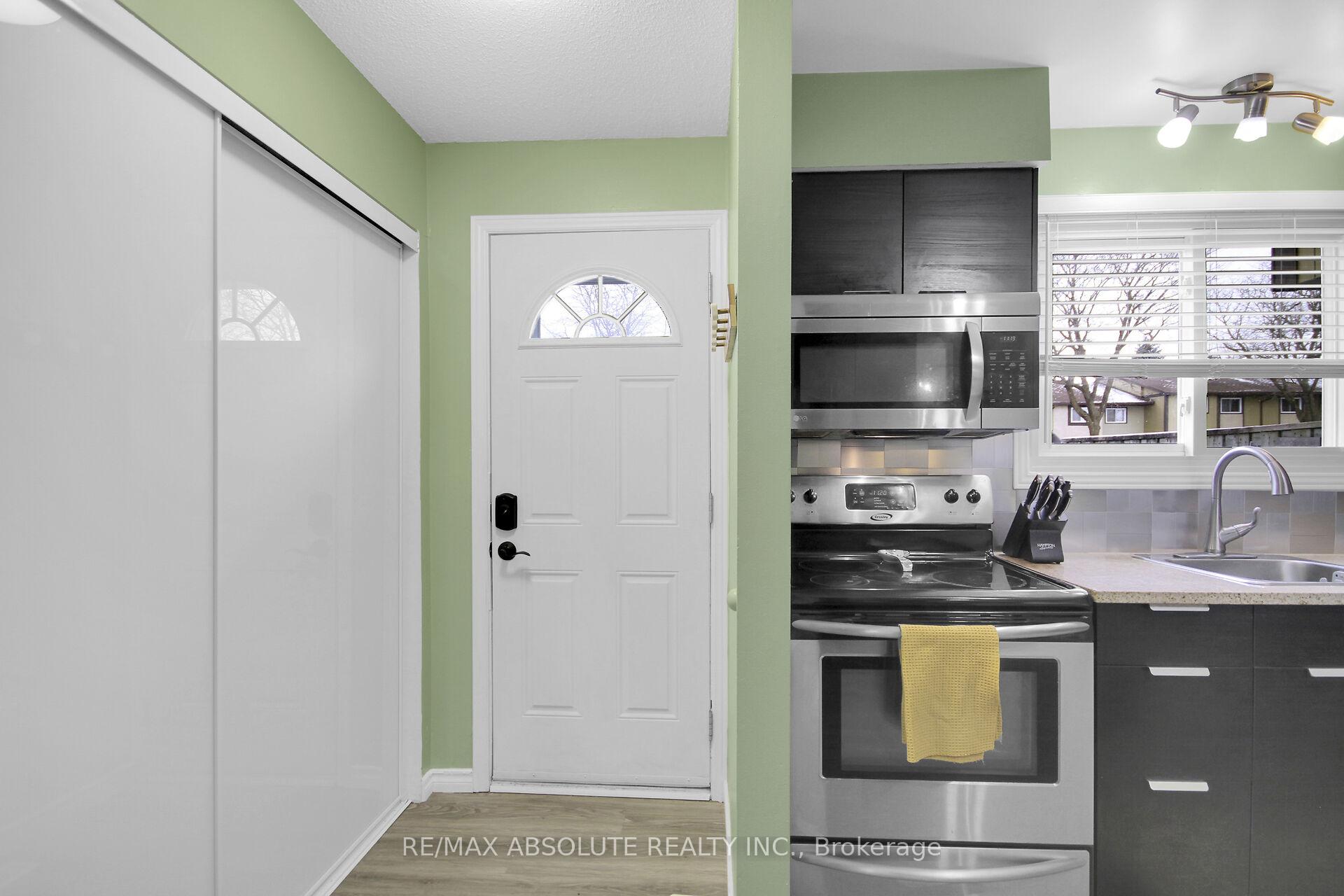 Photo 3 of 1356 Bakker Court, Ottawa, Convent Glen South — HOMEH
