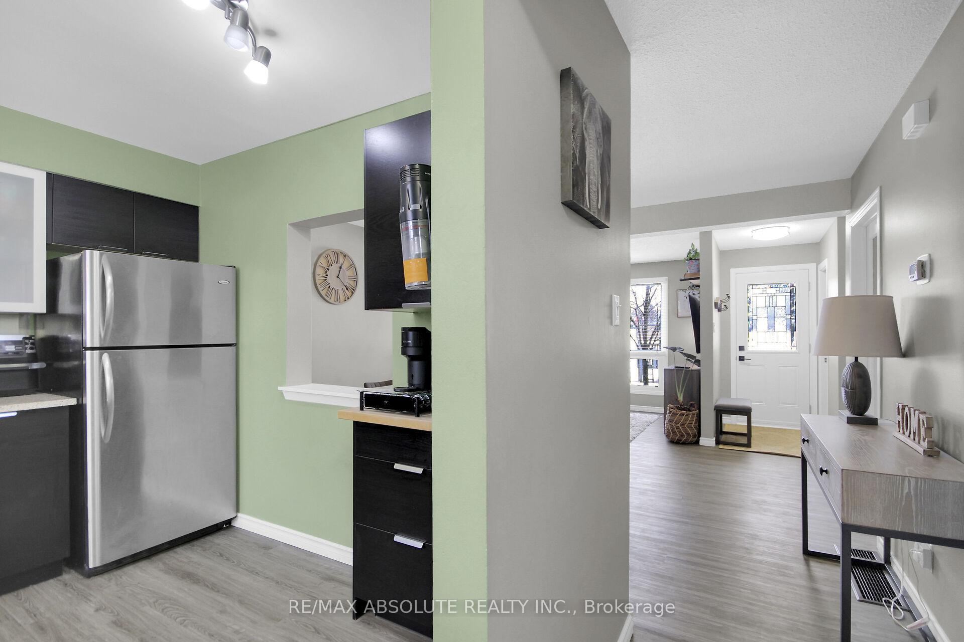 Photo 4 of 1356 Bakker Court, Ottawa, Convent Glen South — HOMEH