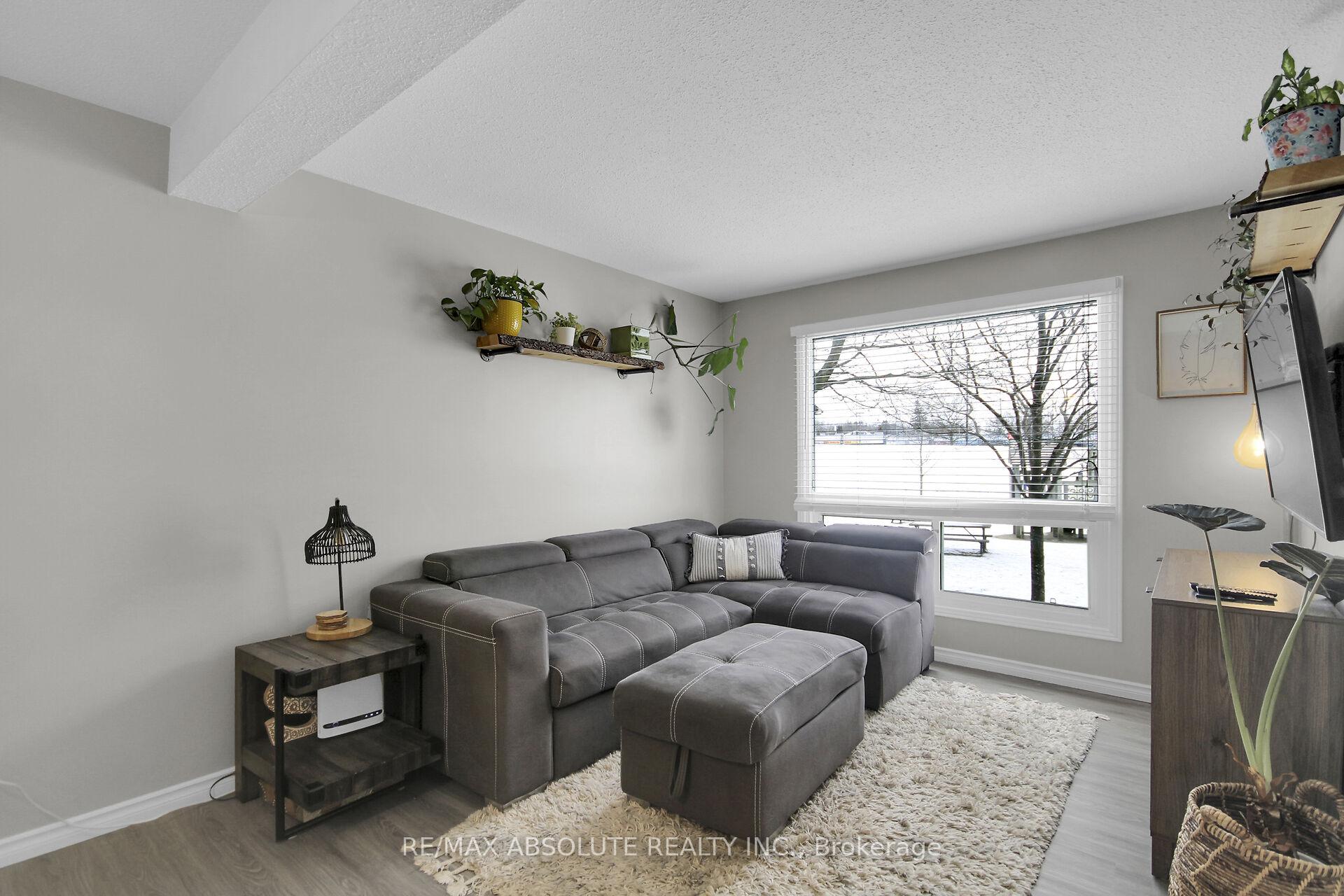 Photo 7 of 1356 Bakker Court, Ottawa, Convent Glen South — HOMEH