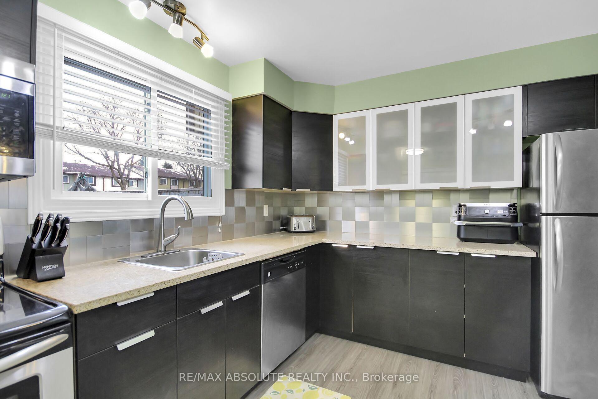 Photo 10 of 1356 Bakker Court, Ottawa, Convent Glen South — HOMEH