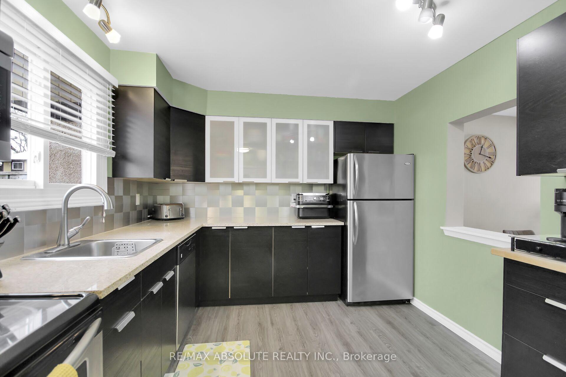 Photo 12 of 1356 Bakker Court, Ottawa, Convent Glen South — HOMEH