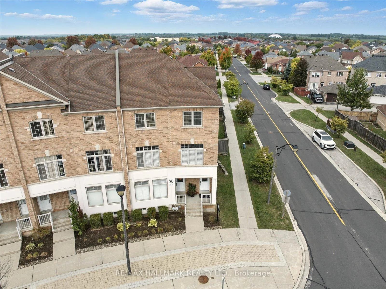 Photo 3 of Unit 23, 20 Greensborough Villag Circle, Markham, Greensborough — HOMEH