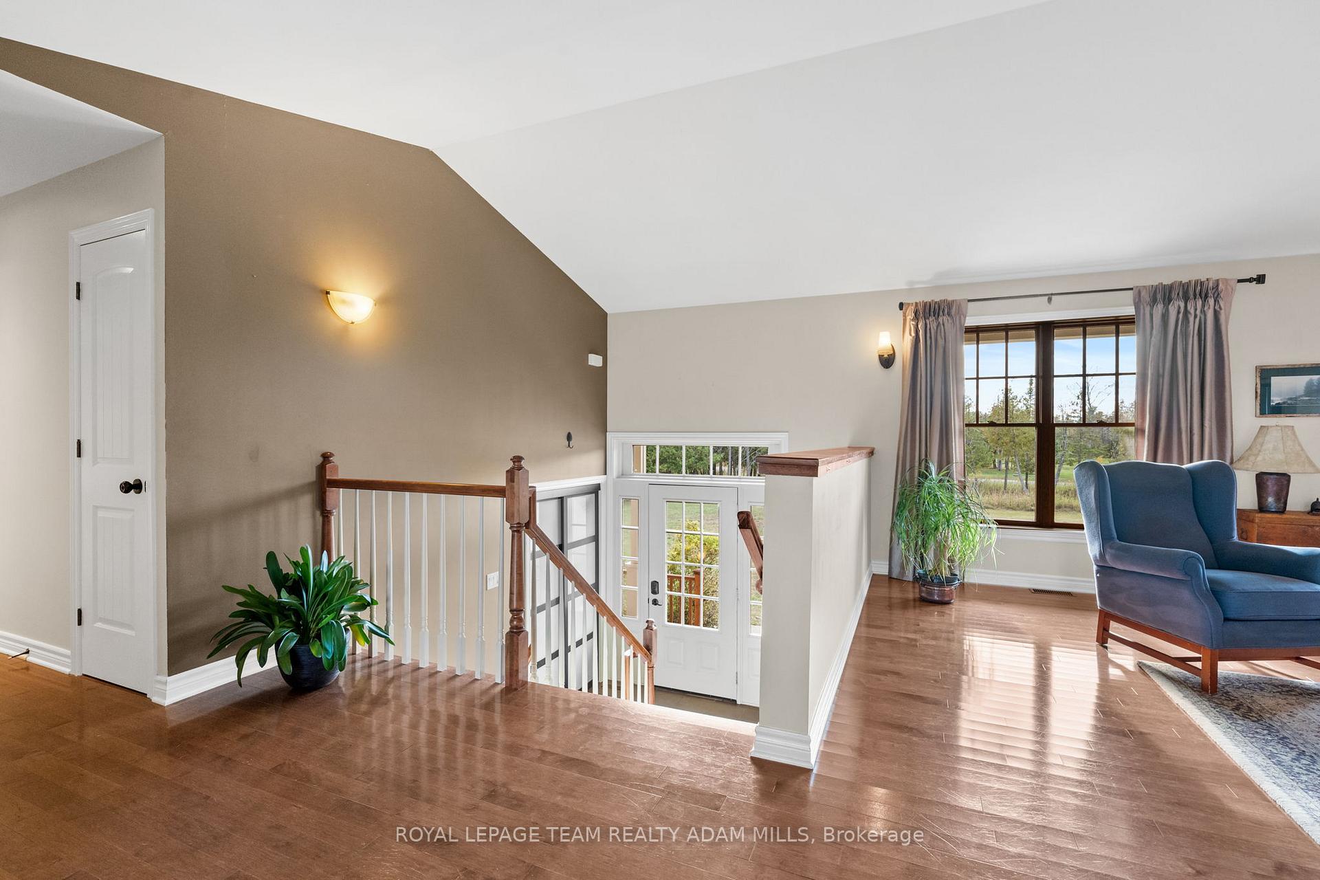 Photo 4 of 213 Wagon Drive, Ottawa, Dunrobin Shores — HOMEH
