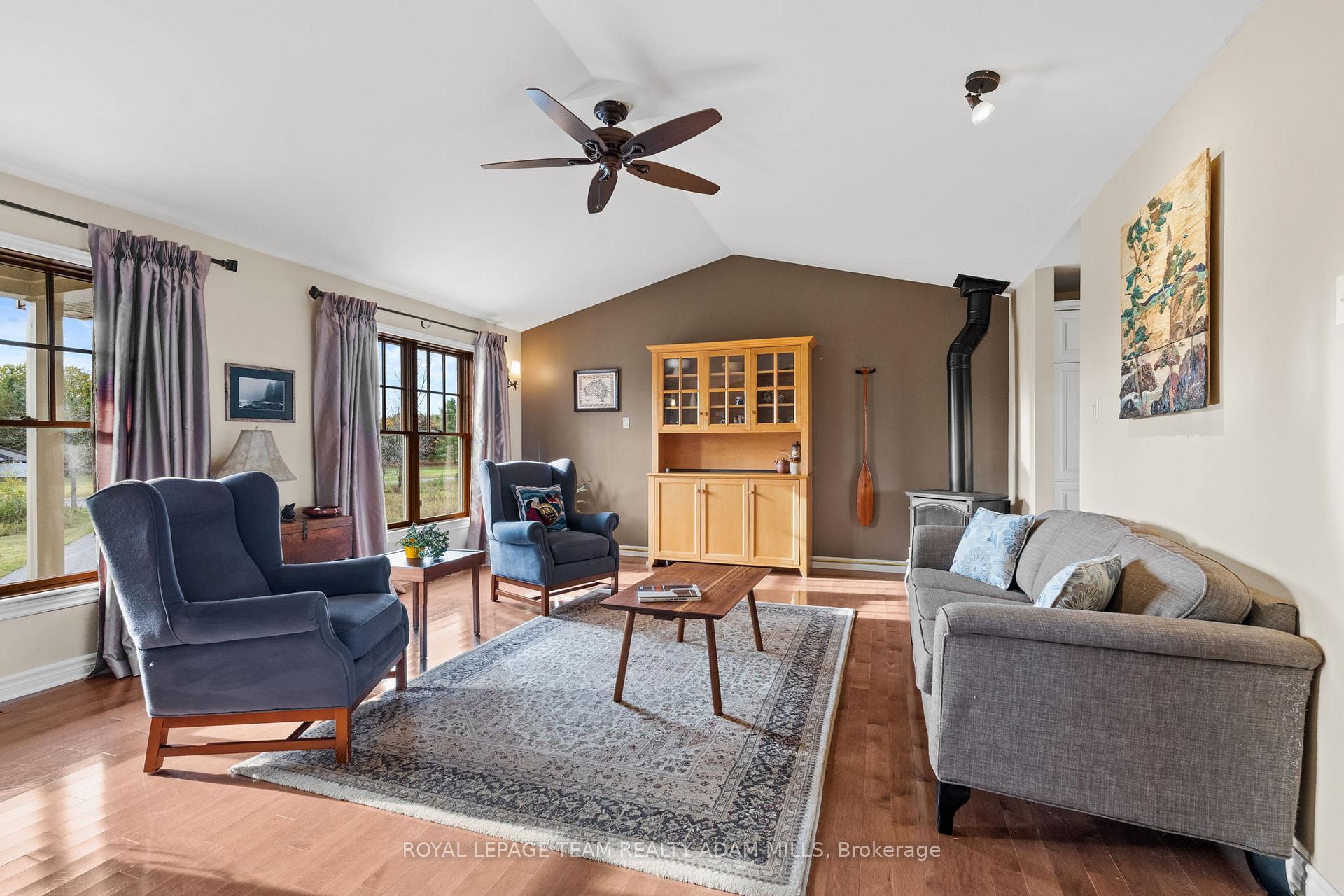 Photo 5 of 213 Wagon Drive, Ottawa, Dunrobin Shores — HOMEH