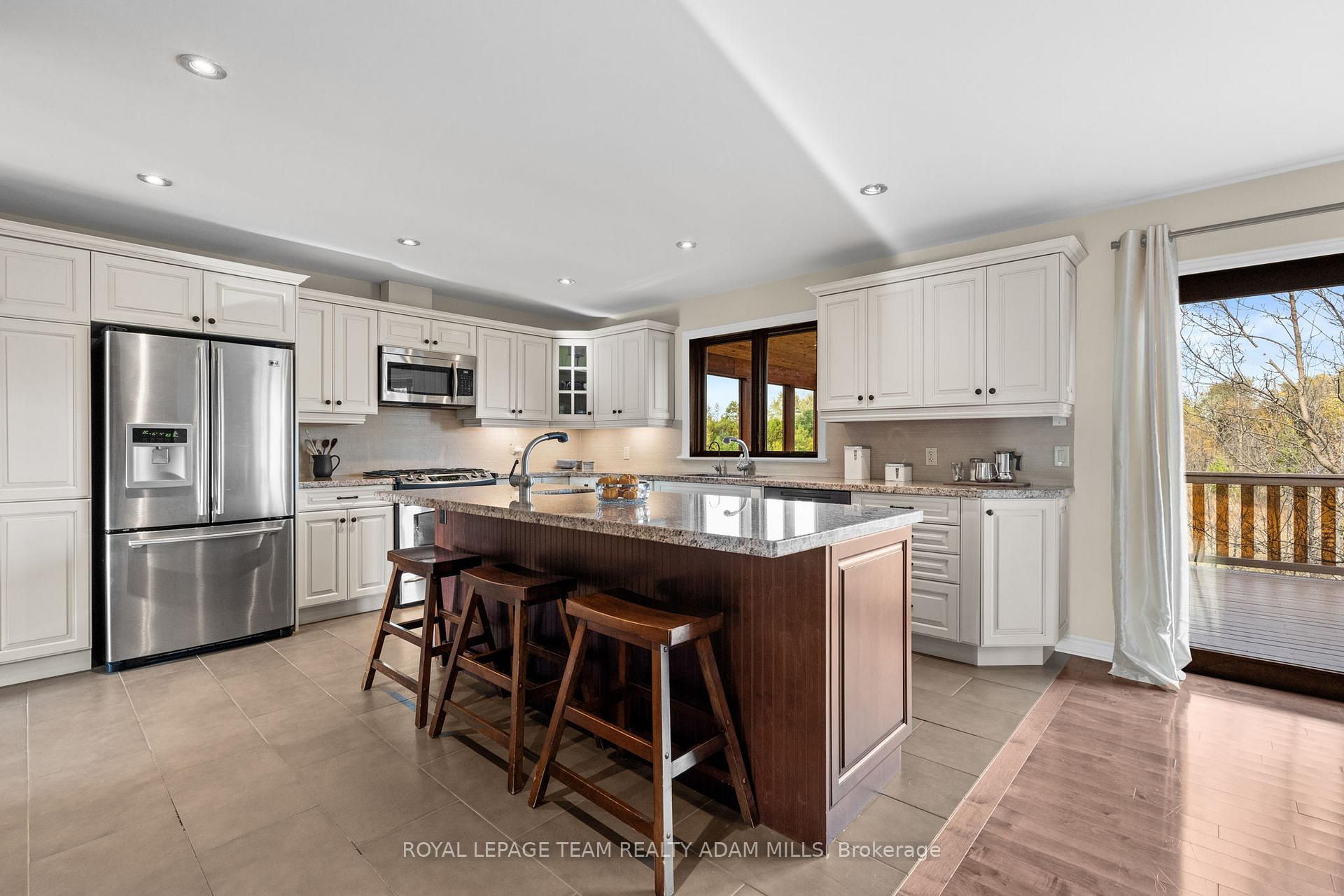 Photo 10 of 213 Wagon Drive, Ottawa, Dunrobin Shores — HOMEH