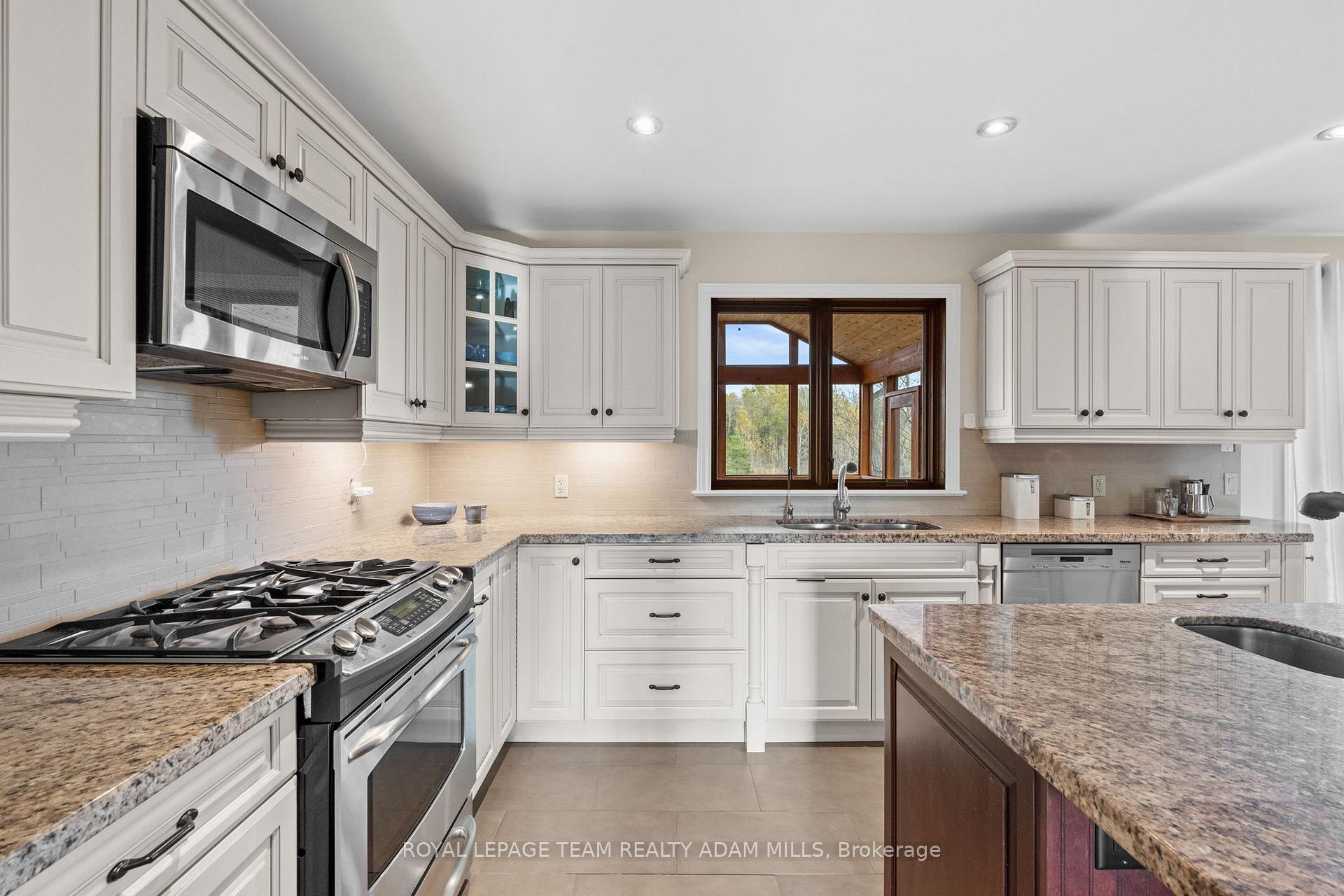 Photo 13 of 213 Wagon Drive, Ottawa, Dunrobin Shores — HOMEH