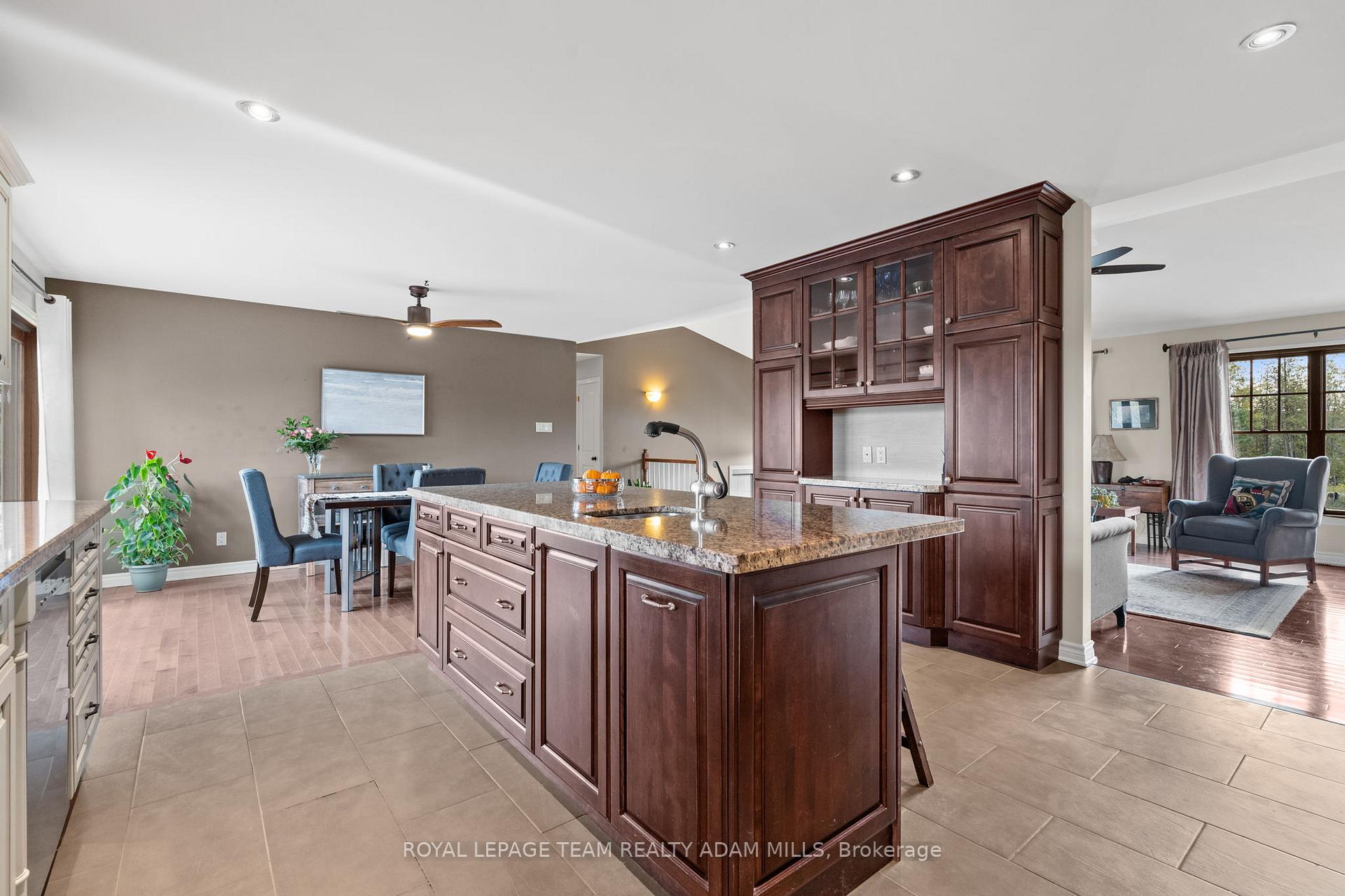 Photo 14 of 213 Wagon Drive, Ottawa, Dunrobin Shores — HOMEH