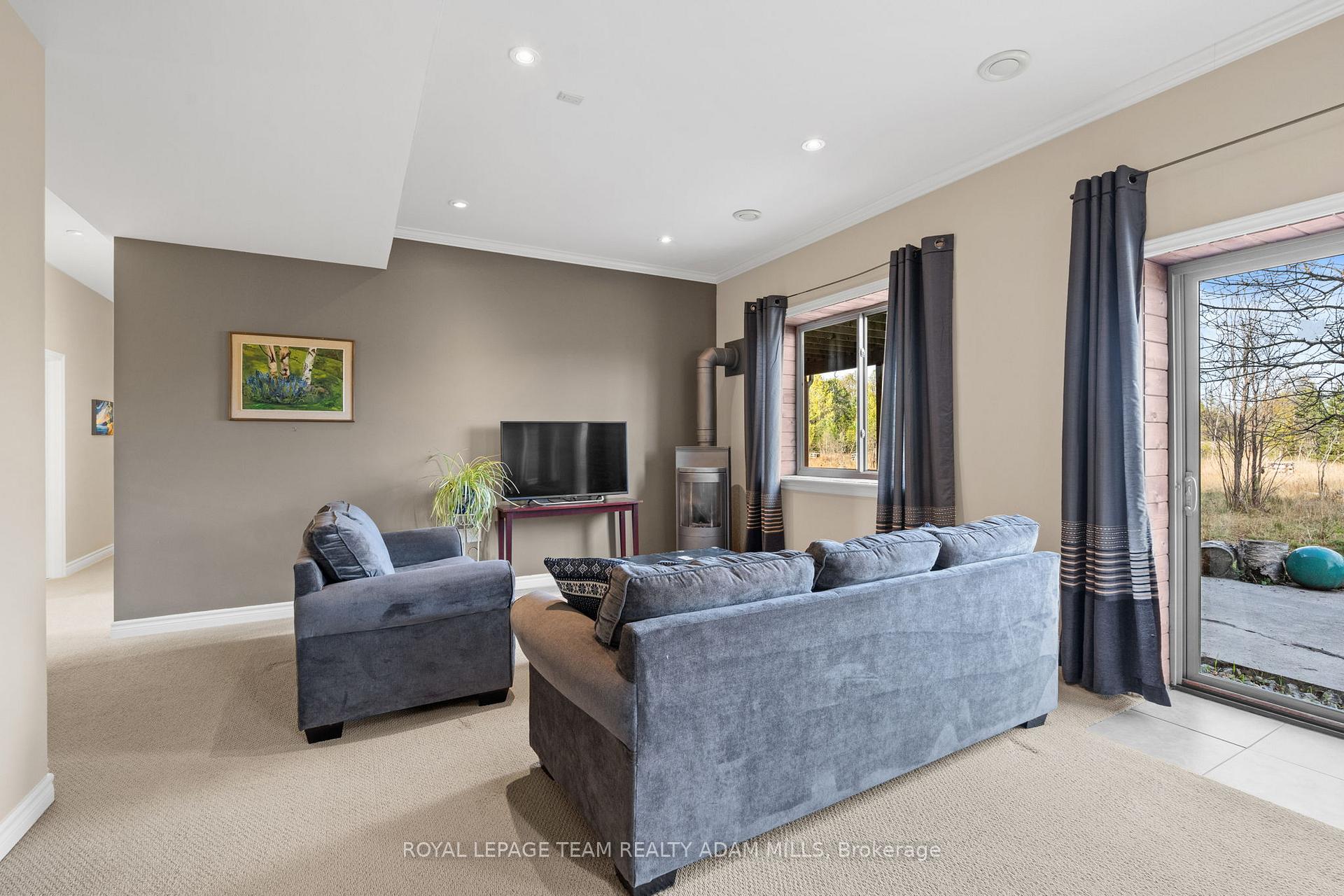Photo 29 of 213 Wagon Drive, Ottawa, Dunrobin Shores — HOMEH