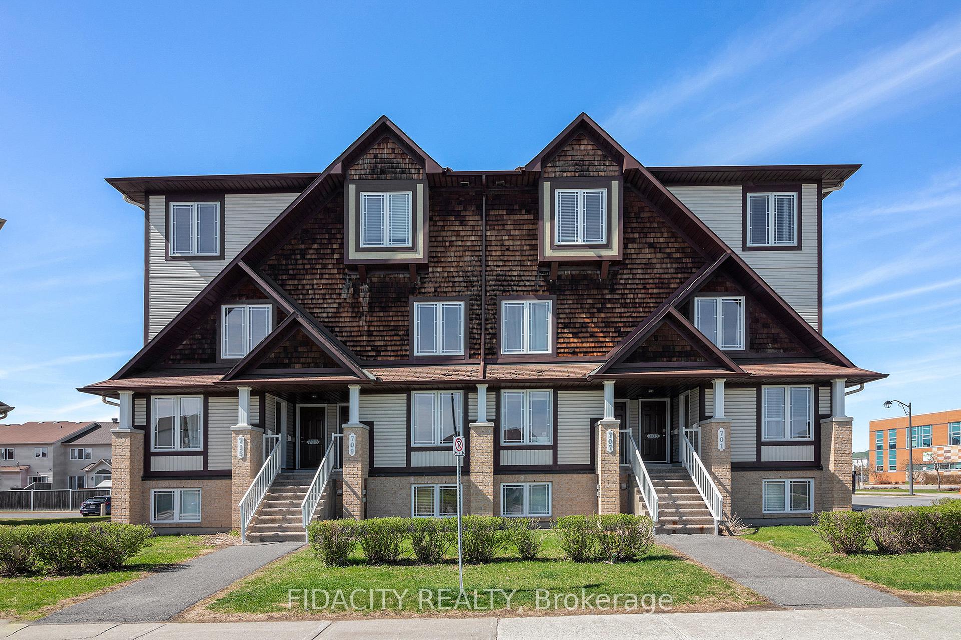 Front of Unit 3, 711 Lakeridge Drive