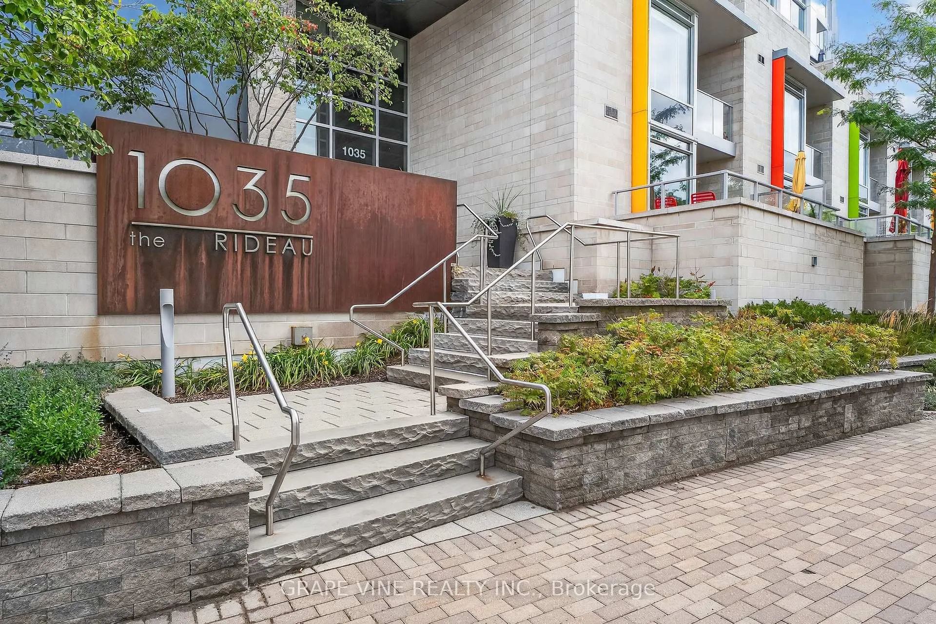 Photo 4 of Unit 304, 1035 Bank Street, Ottawa, Glebe — HOMEH