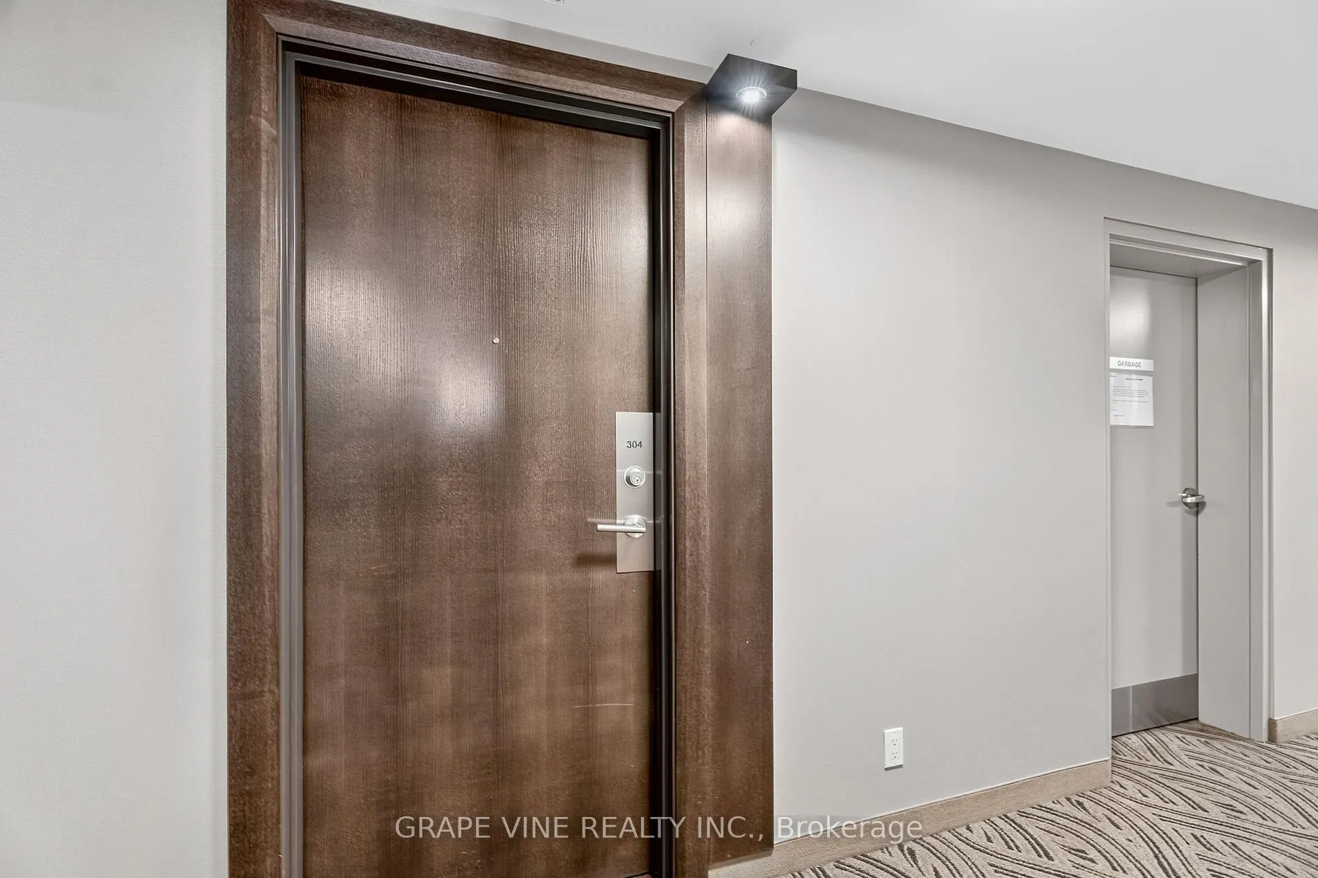 Photo 5 of Unit 304, 1035 Bank Street, Ottawa, Glebe — HOMEH