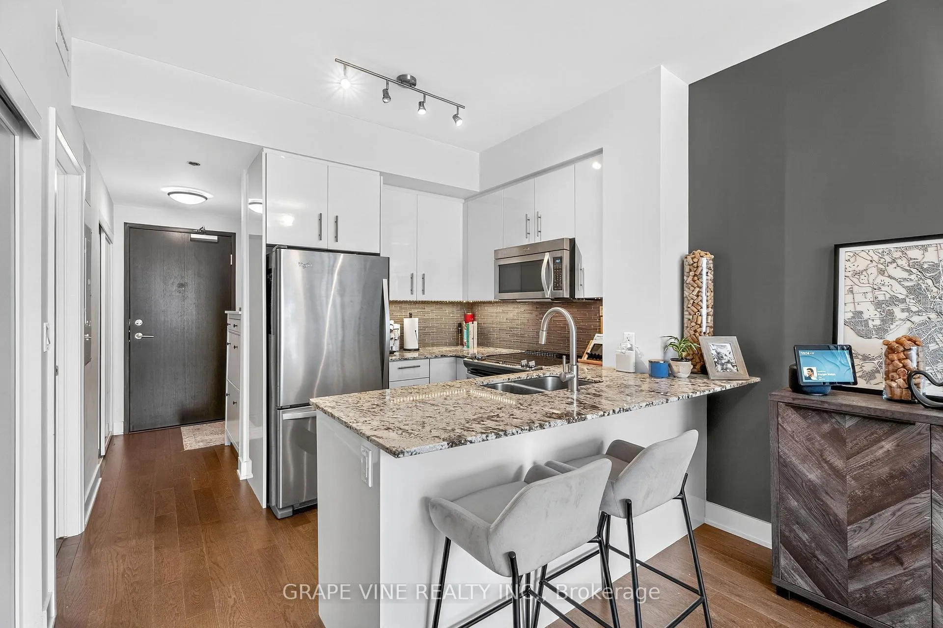 Photo 9 of Unit 304, 1035 Bank Street, Ottawa, Glebe — HOMEH