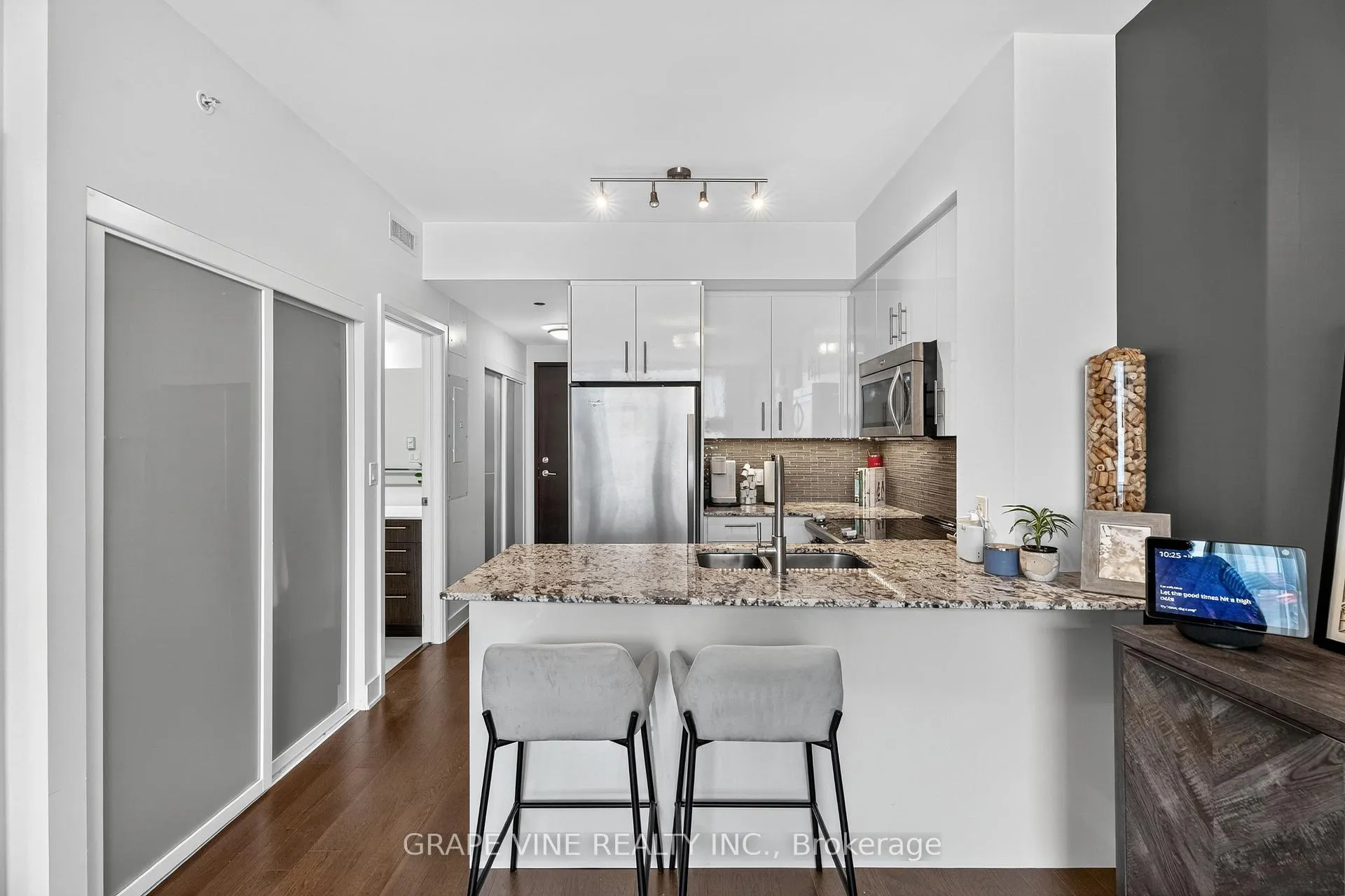 Photo 10 of Unit 304, 1035 Bank Street, Ottawa, Glebe — HOMEH