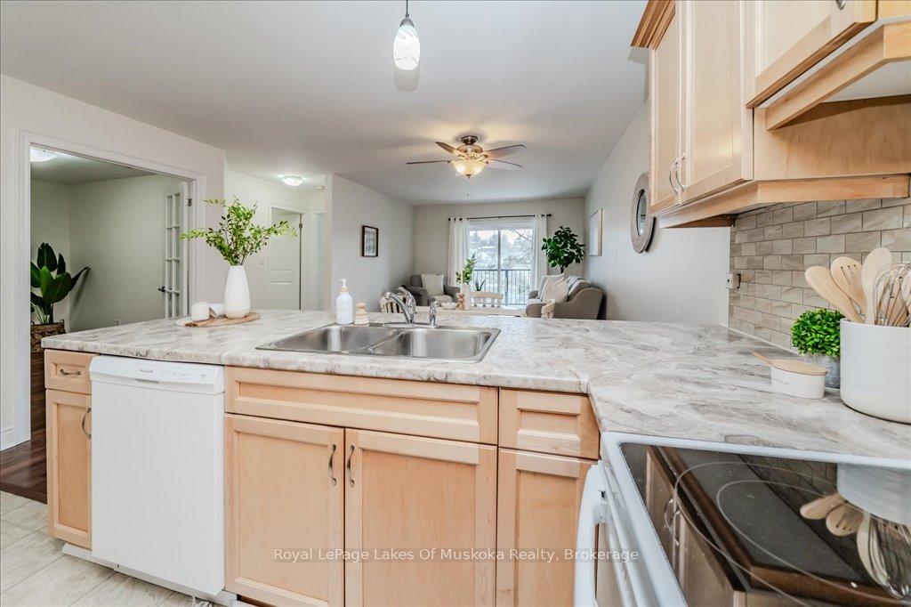 Photo 39 of Unit GL2, 10A Kimberley Avenue, Bracebridge, Macaulay — HOMEH