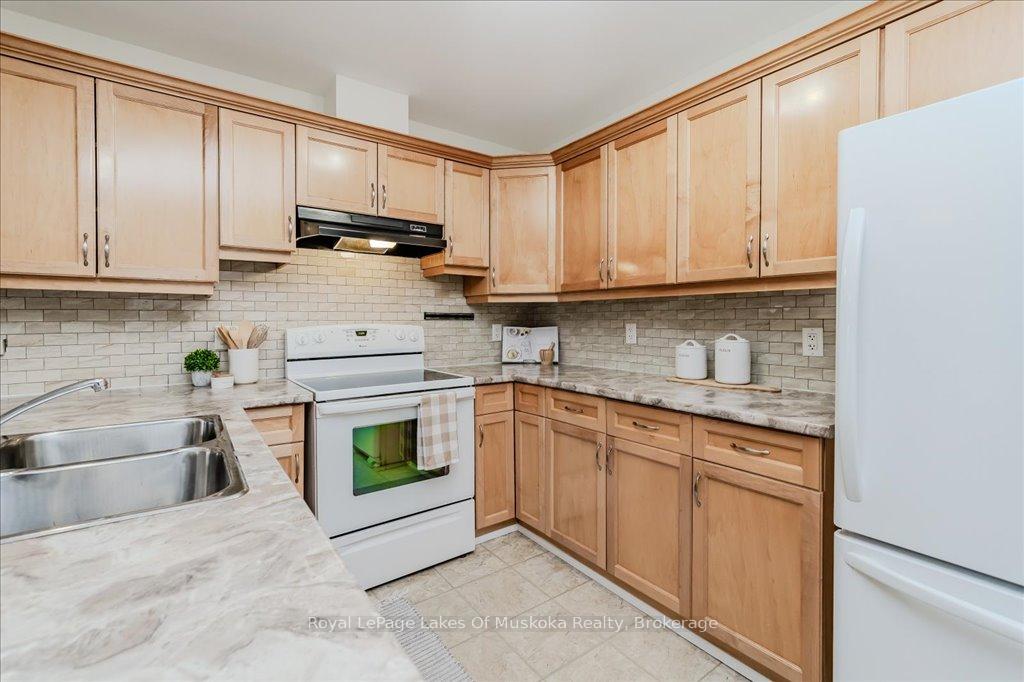 Photo 17 of Unit GL2, 10A Kimberley Avenue, Bracebridge, Macaulay — HOMEH