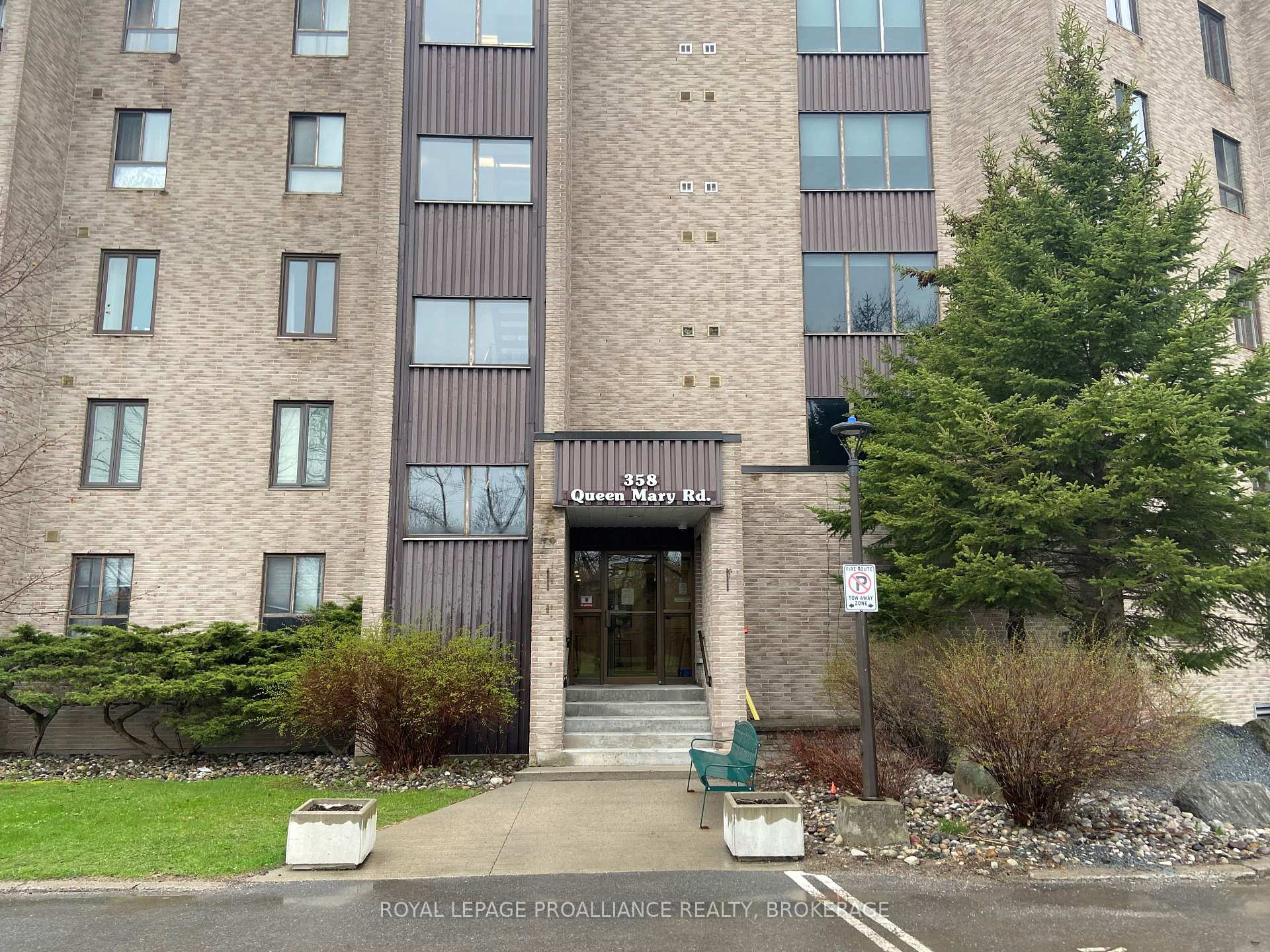 Photo 3 of Unit 208, 358 Queen Mary Road, Kingston, West of Sir John A. Blvd — HOMEH
