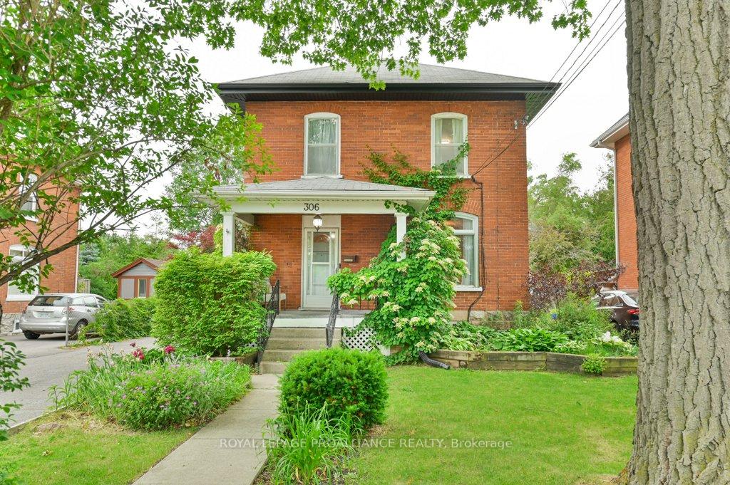 Front of 306 Bleecker Avenue