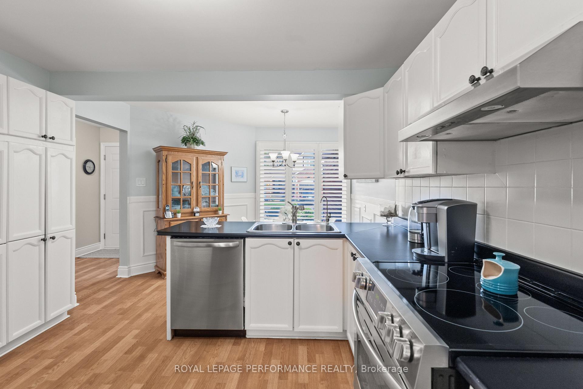 Photo 10 of 151 Midsummer Terrace, Ottawa, Queenswood Heights South — HOMEH