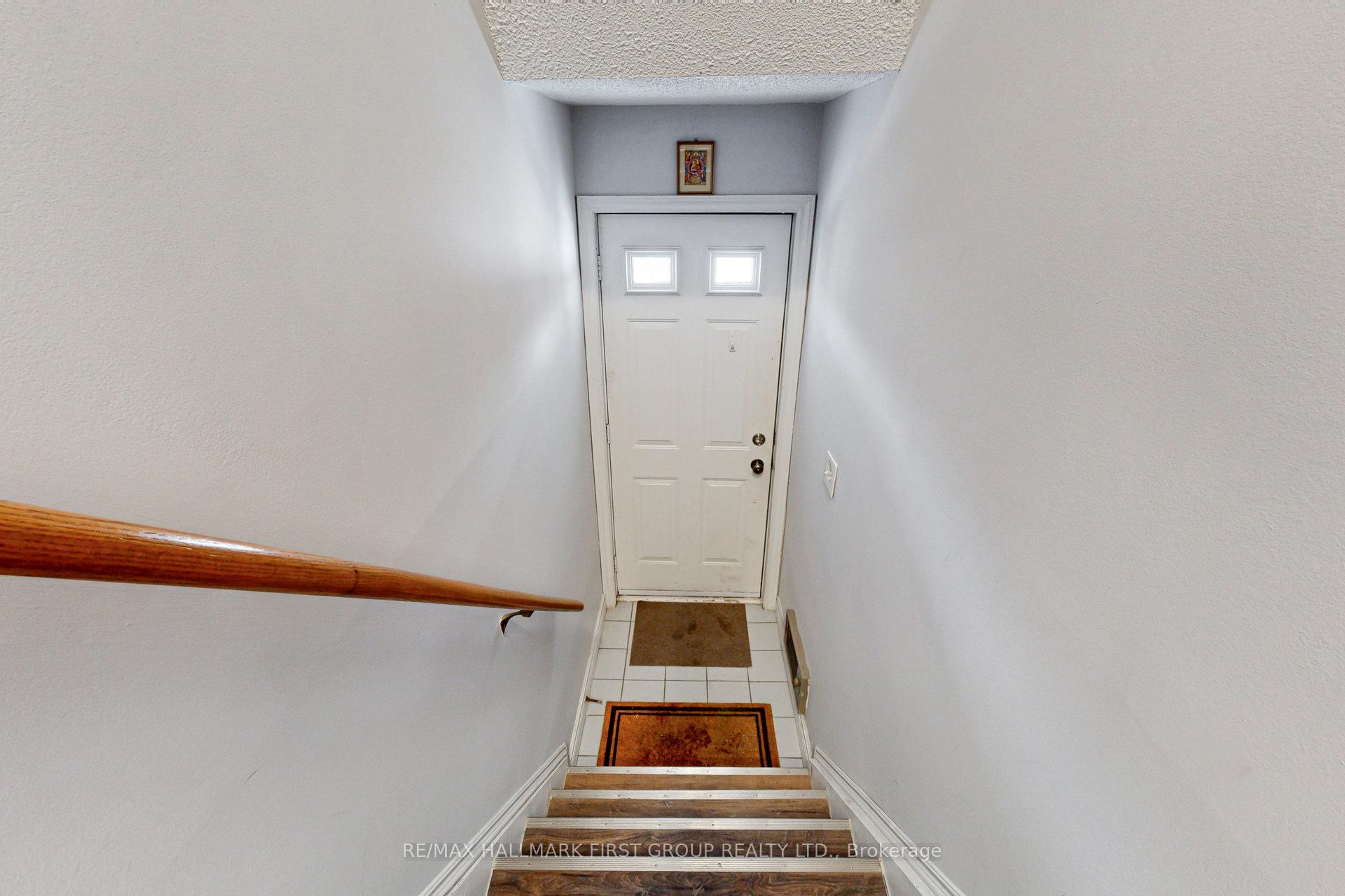 Photo 4 of Unit B-11, 1653 Nash Road, Clarington, Courtice — HOMEH