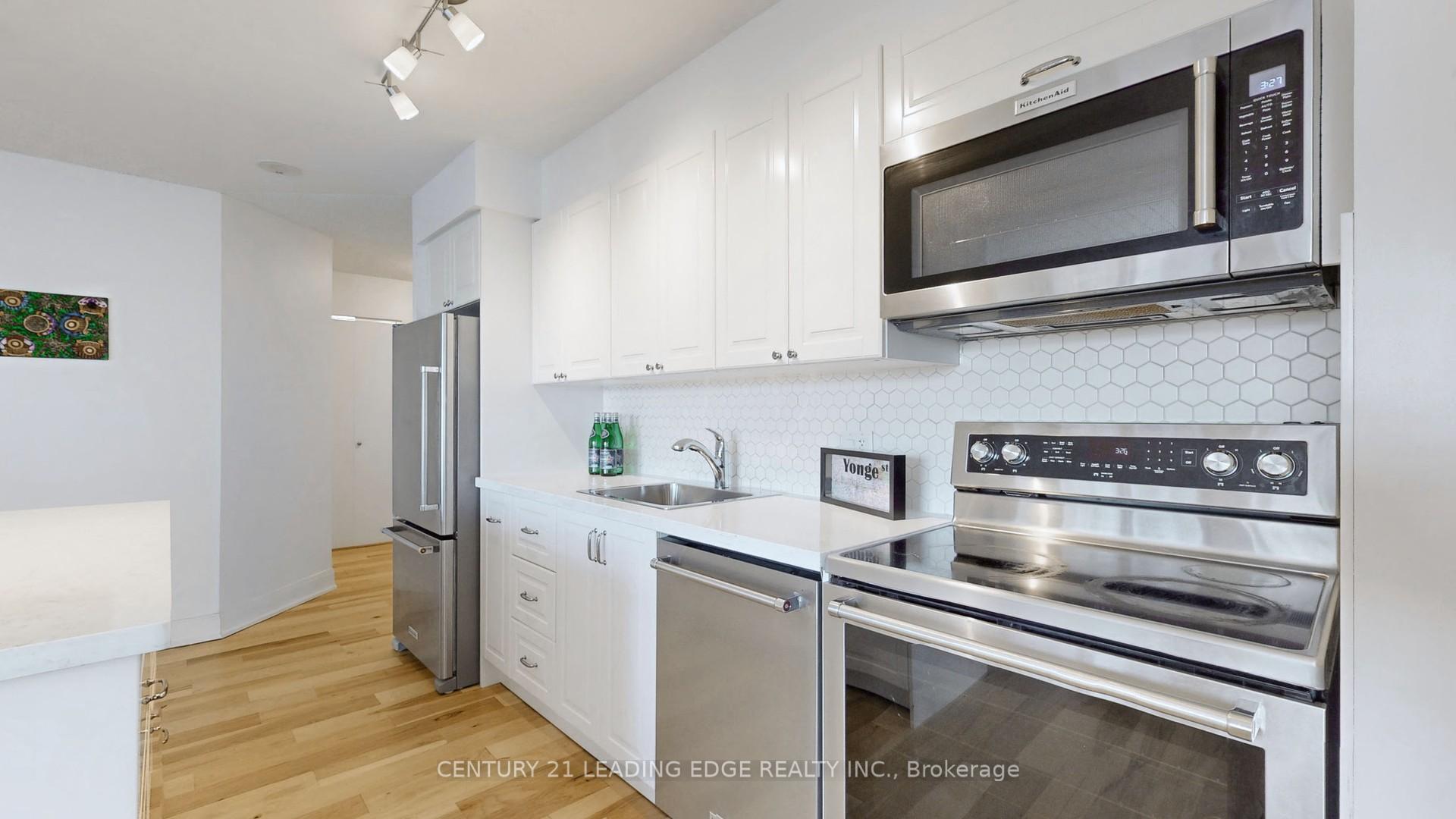 Photo 4 of Unit 802, 2191 Yonge Street, Toronto, Mount Pleasant West — HOMEH