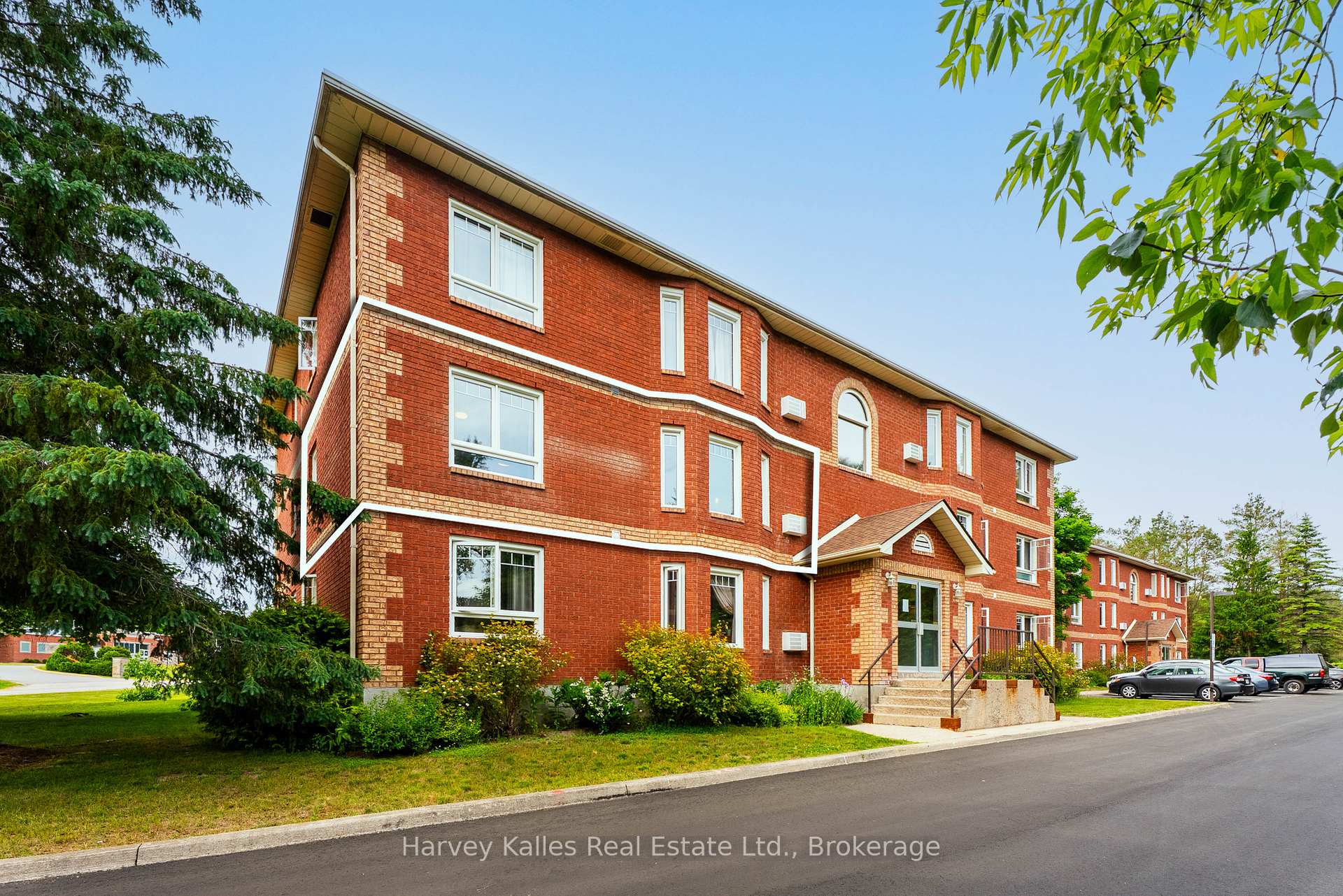Front of Unit 202C, 661 Cedar Lane