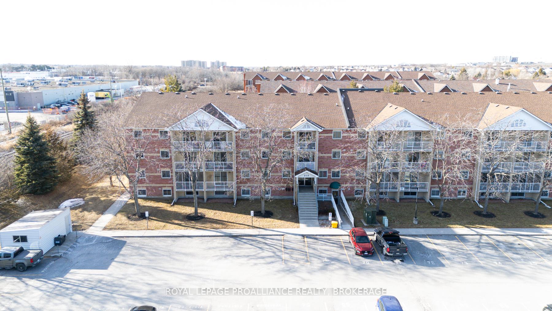 Front of Unit 403, 310 Kingsdale Avenue