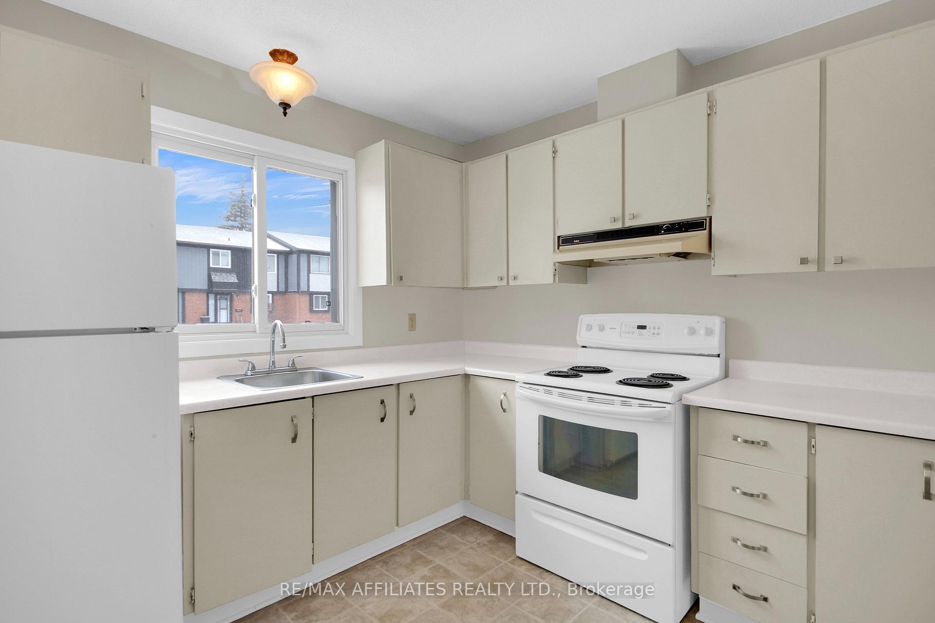 Photo 10 of Unit C, 432 Moodie Drive, Ottawa, Westcliffe Estates — HOMEH