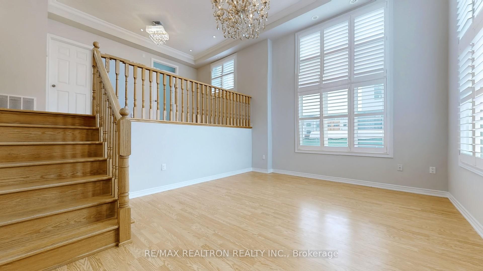 Photo 7 of 26 Comely Way, Markham, Milliken Mills East — HOMEH