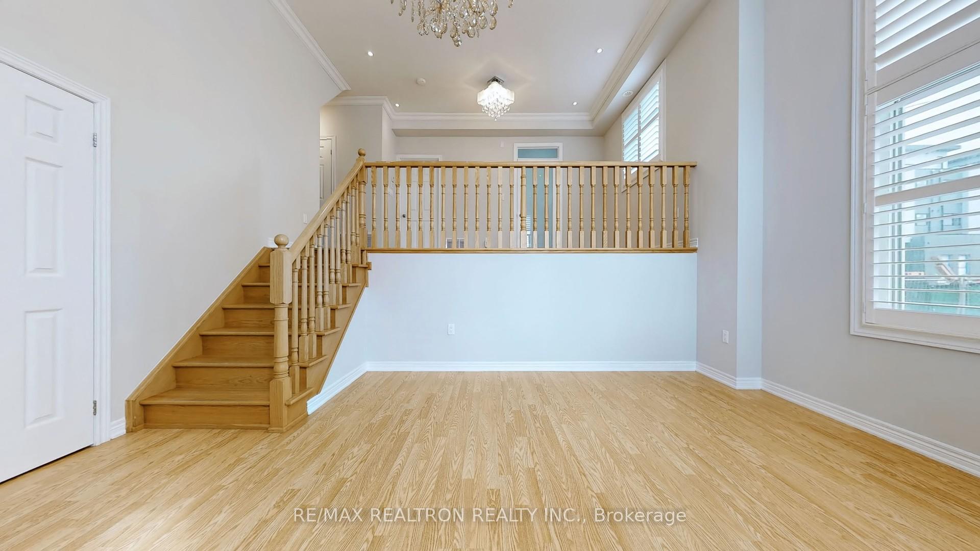 Photo 9 of 26 Comely Way, Markham, Milliken Mills East — HOMEH