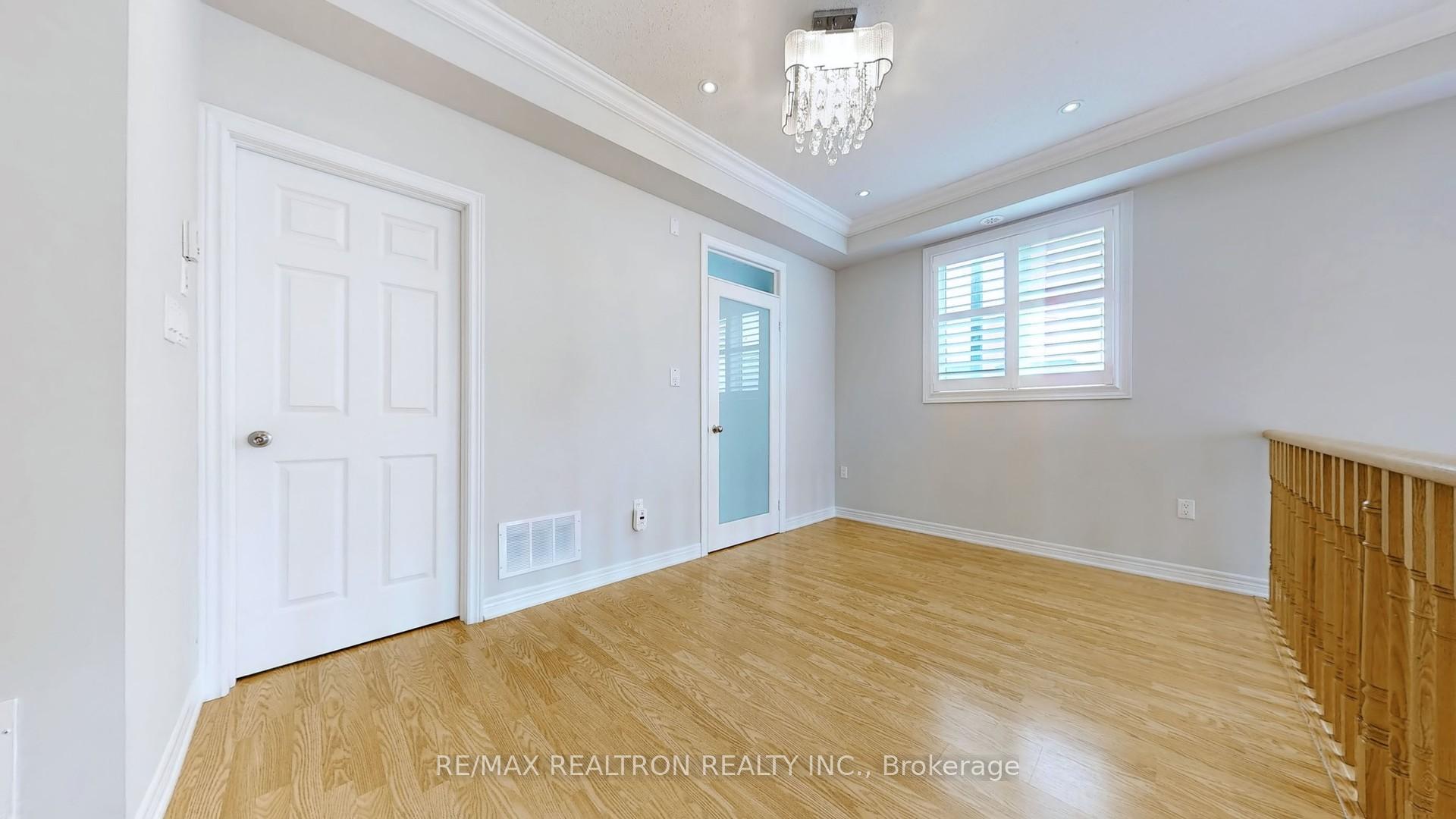 Photo 11 of 26 Comely Way, Markham, Milliken Mills East — HOMEH