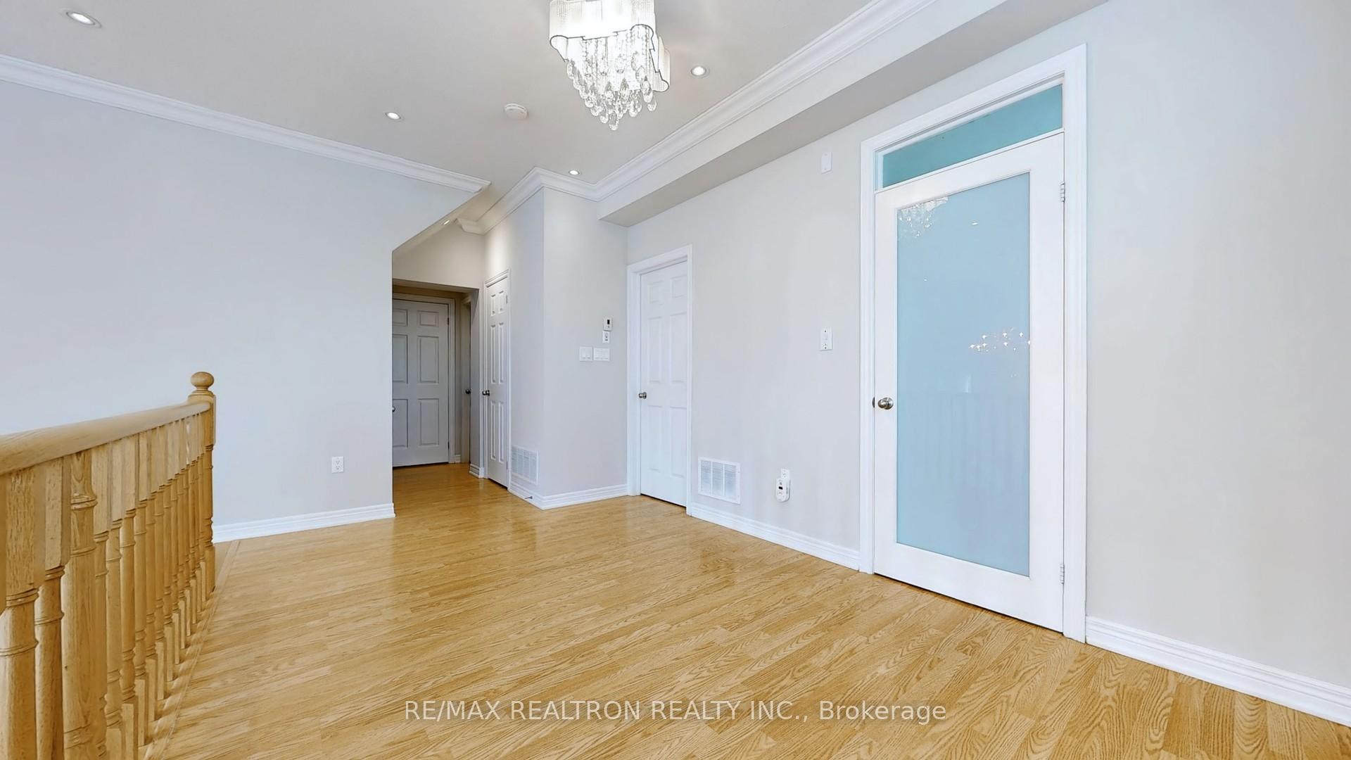 Photo 15 of 26 Comely Way, Markham, Milliken Mills East — HOMEH