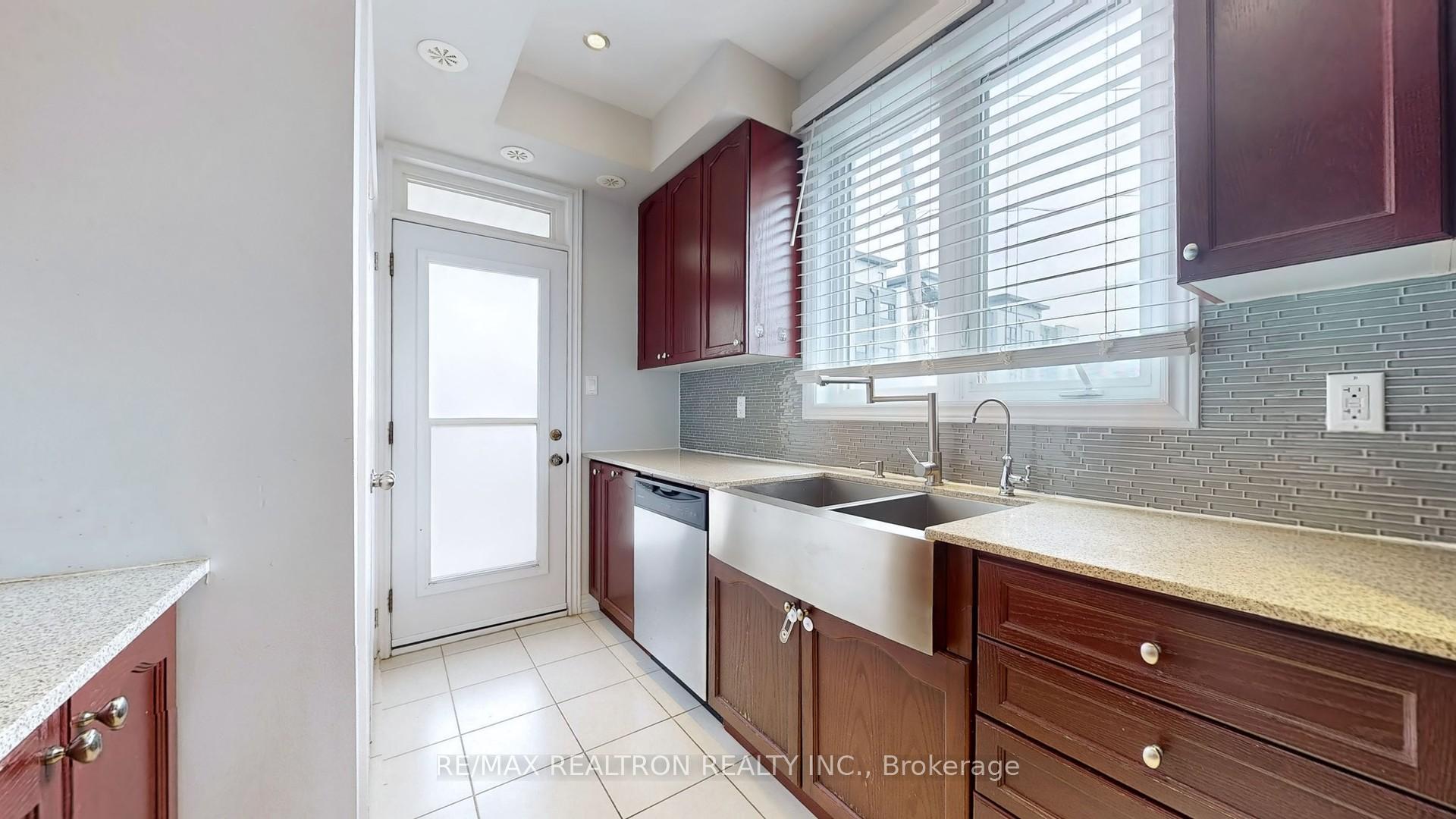 Photo 17 of 26 Comely Way, Markham, Milliken Mills East — HOMEH