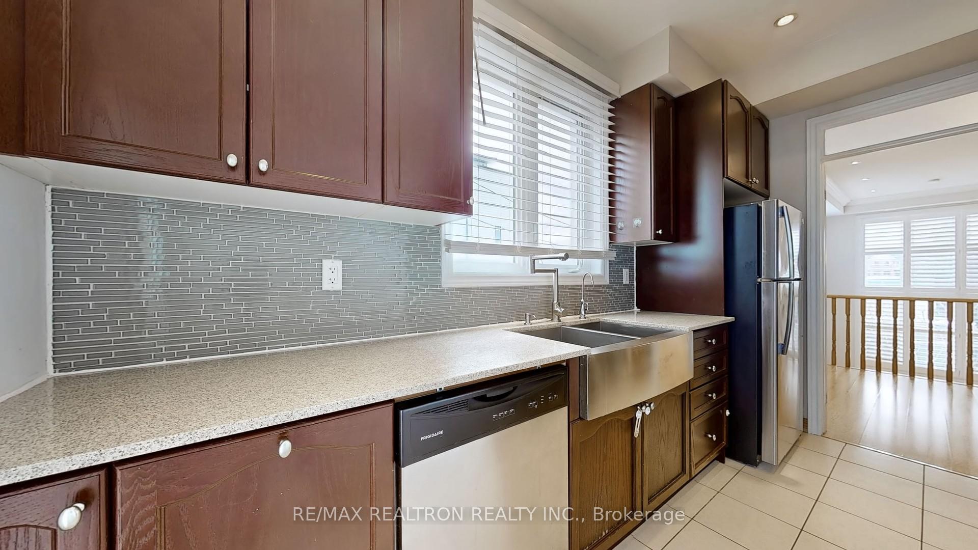 Photo 19 of 26 Comely Way, Markham, Milliken Mills East — HOMEH