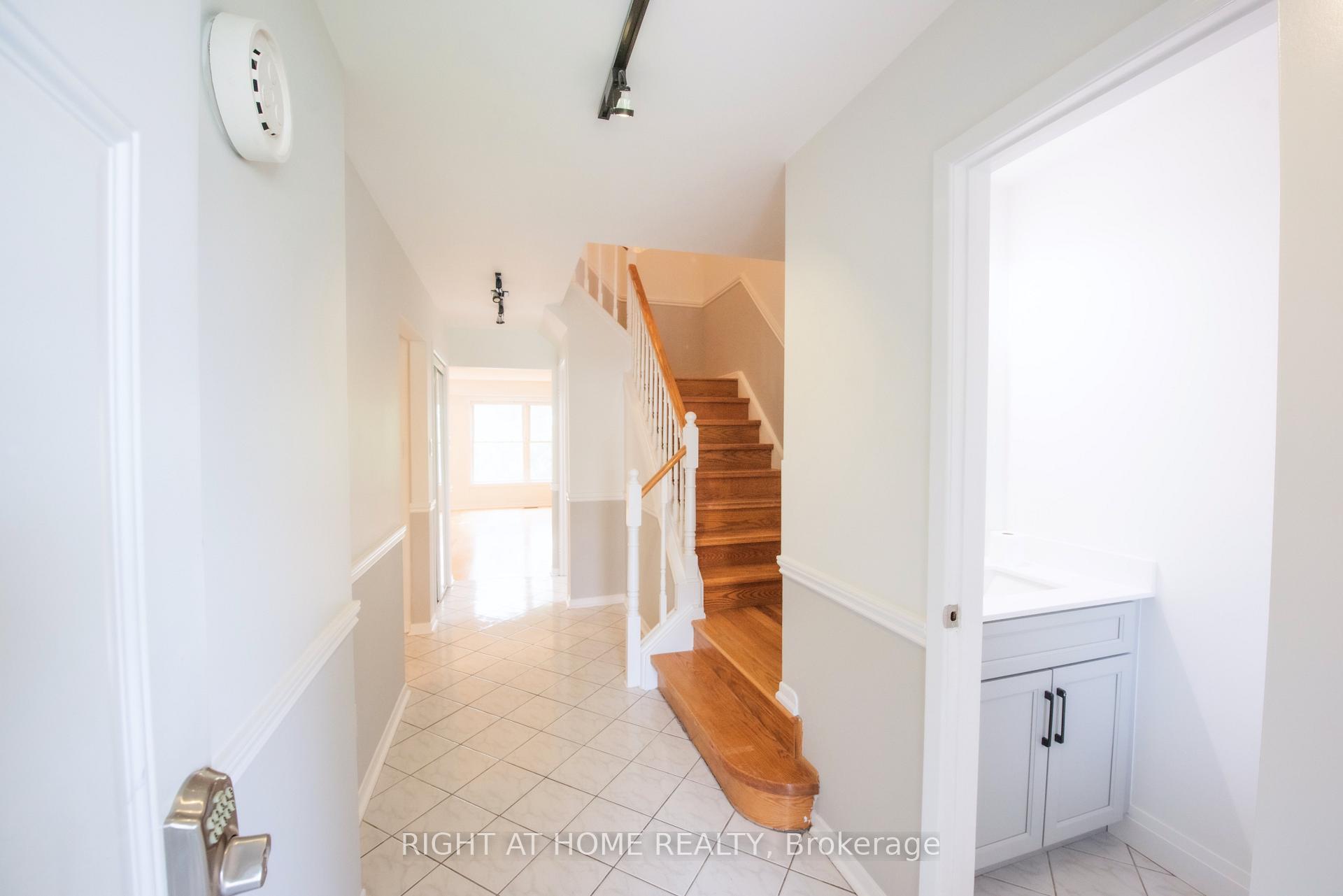 Photo 2 of 240 Simonston Boulevard, Markham, German Mills — HOMEH