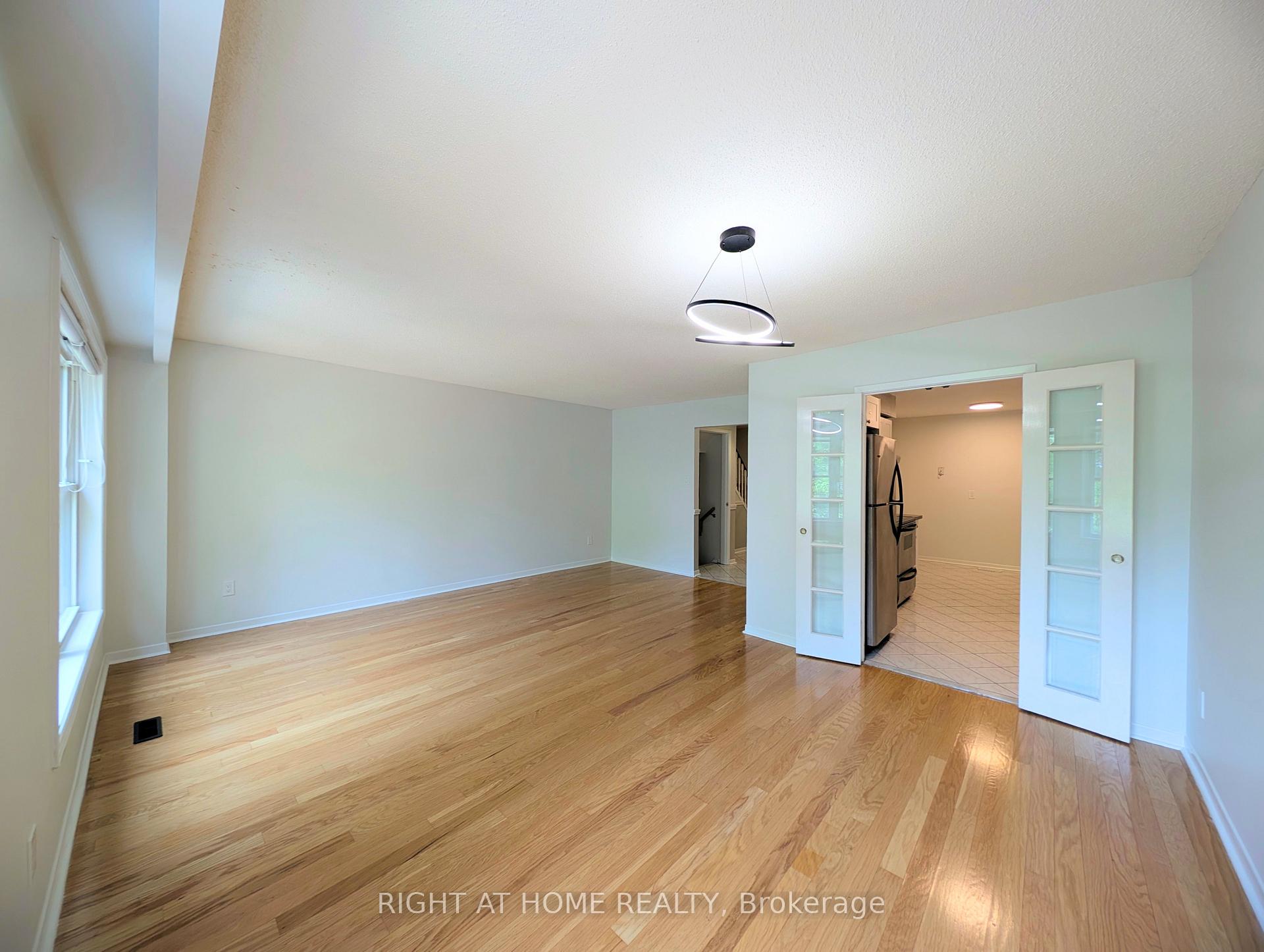 Photo 4 of 240 Simonston Boulevard, Markham, German Mills — HOMEH