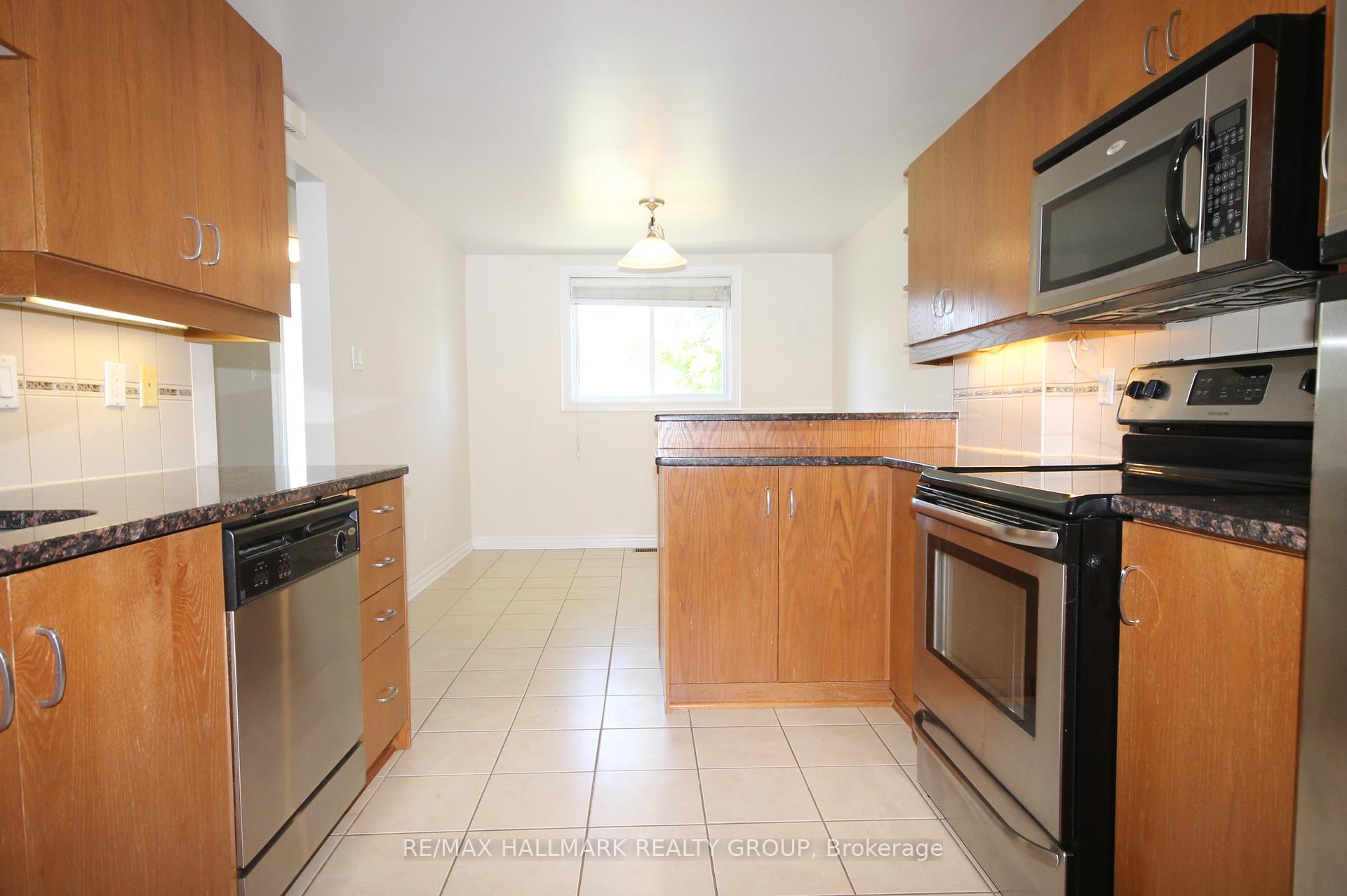 Photo 4 of 37 B Glenridge Road, Ottawa, Meadowlands/Crestview — HOMEH