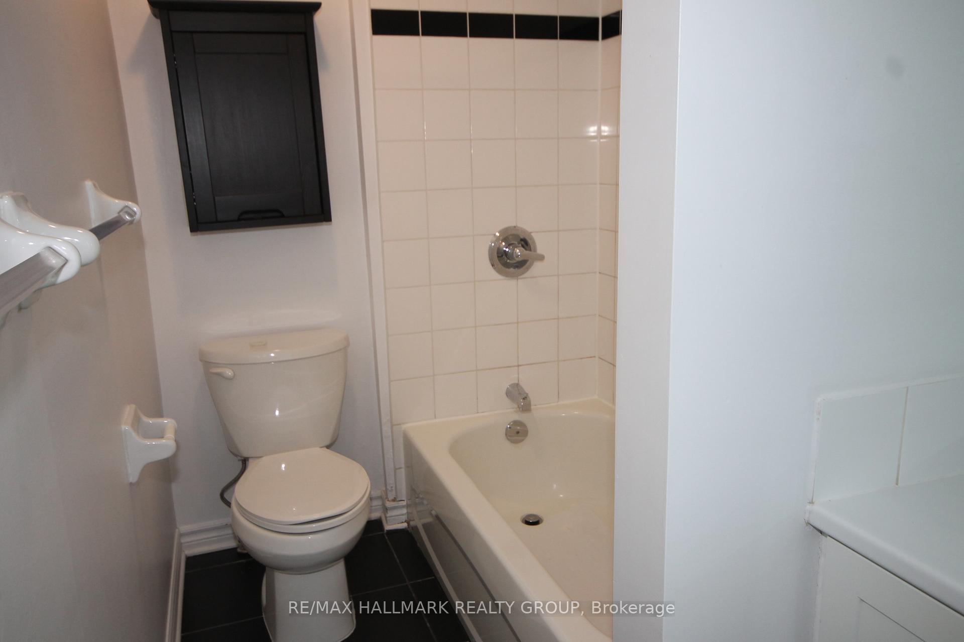 Photo 17 of 37 B Glenridge Road, Ottawa, Meadowlands/Crestview — HOMEH