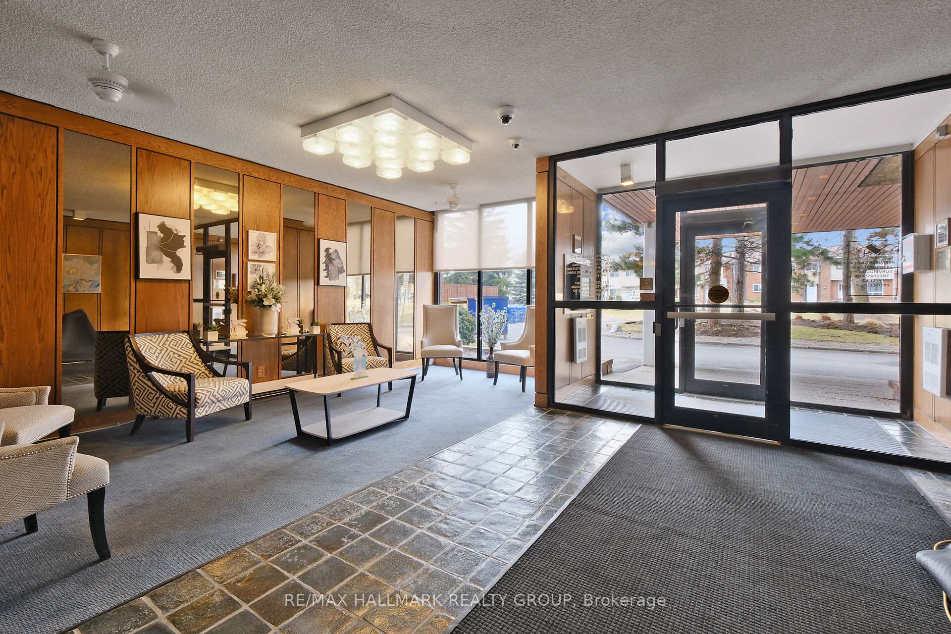 Photo 3 of Unit 305, 1285 Cahill Drive, Ottawa, South Keys — HOMEH