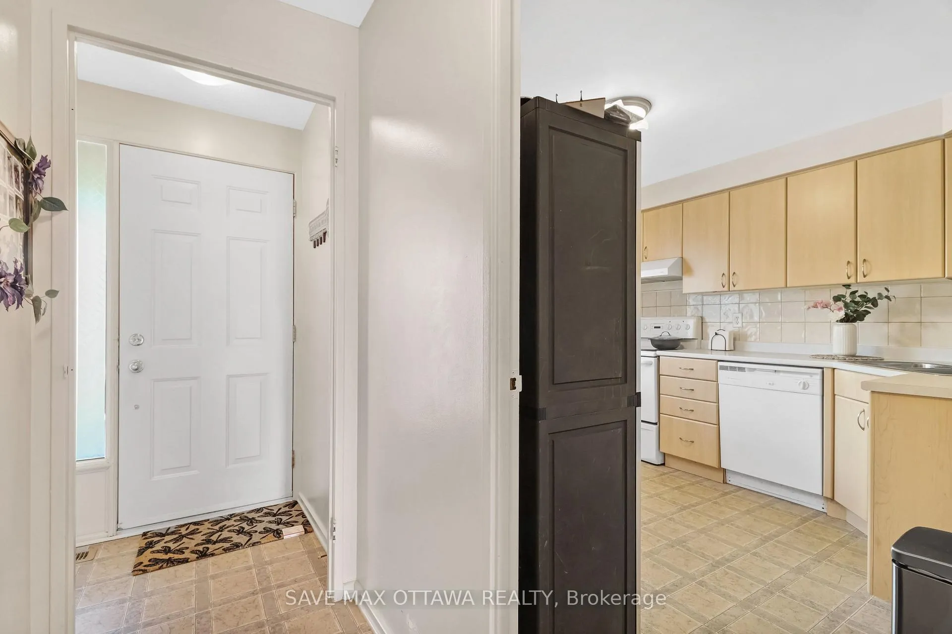 Photo 4 of 3036 Fairlea Crescent, Ottawa, Heron Gate/Industrial Park — HOMEH