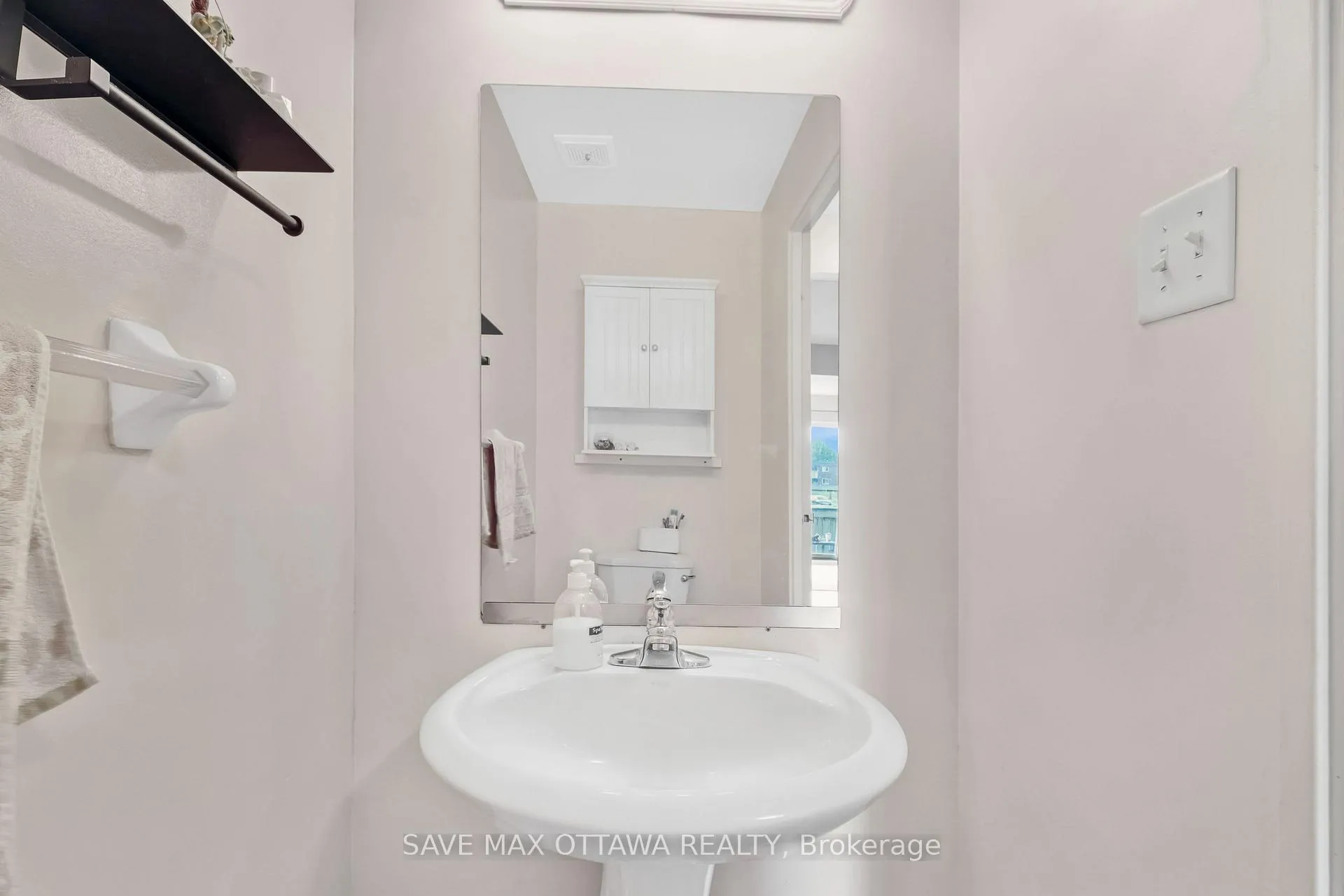 Photo 8 of 3036 Fairlea Crescent, Ottawa, Heron Gate/Industrial Park — HOMEH
