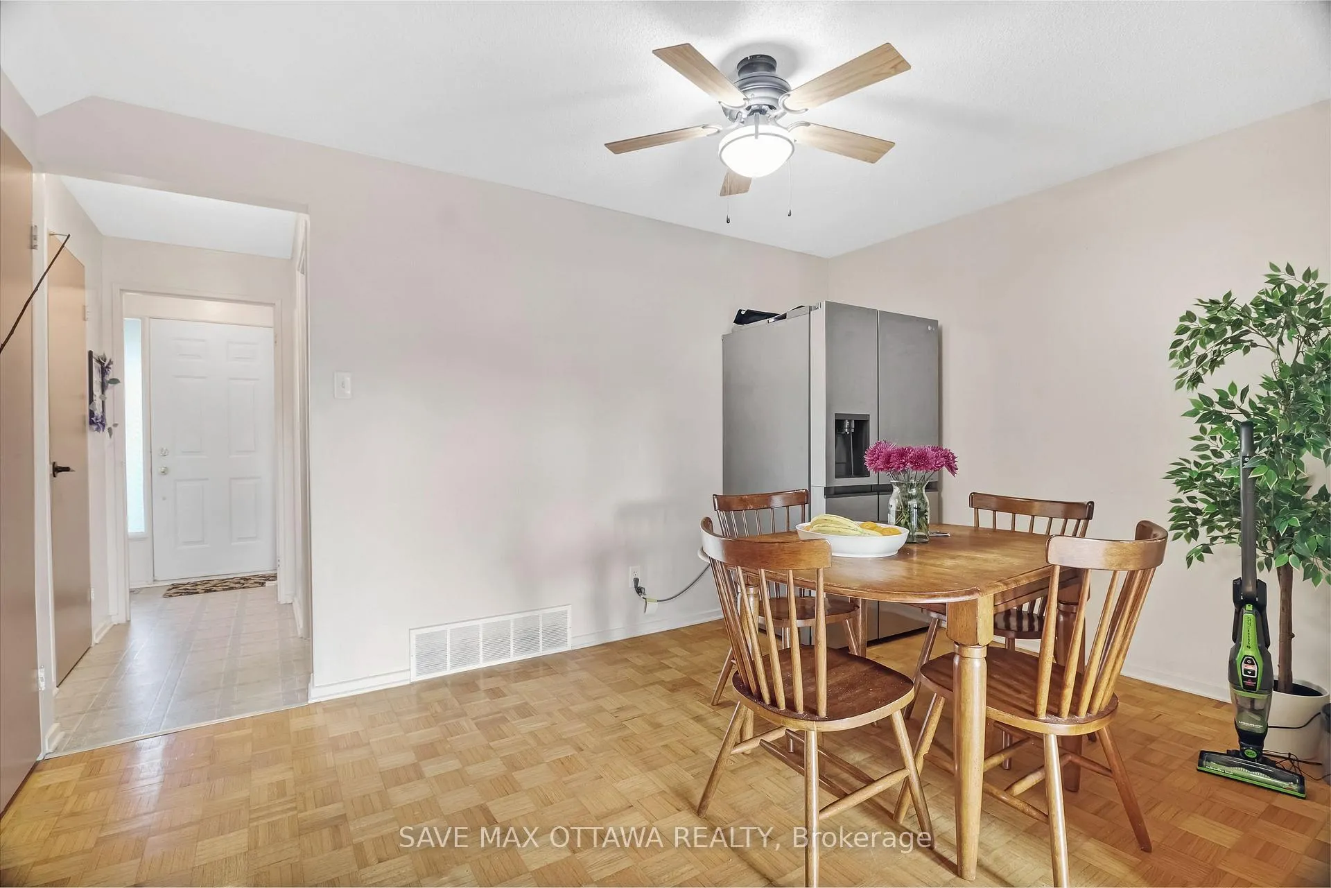 Photo 9 of 3036 Fairlea Crescent, Ottawa, Heron Gate/Industrial Park — HOMEH