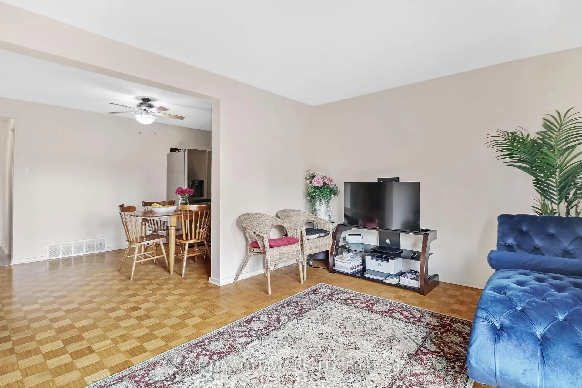 Photo 10 of 3036 Fairlea Crescent, Ottawa, Heron Gate/Industrial Park — HOMEH