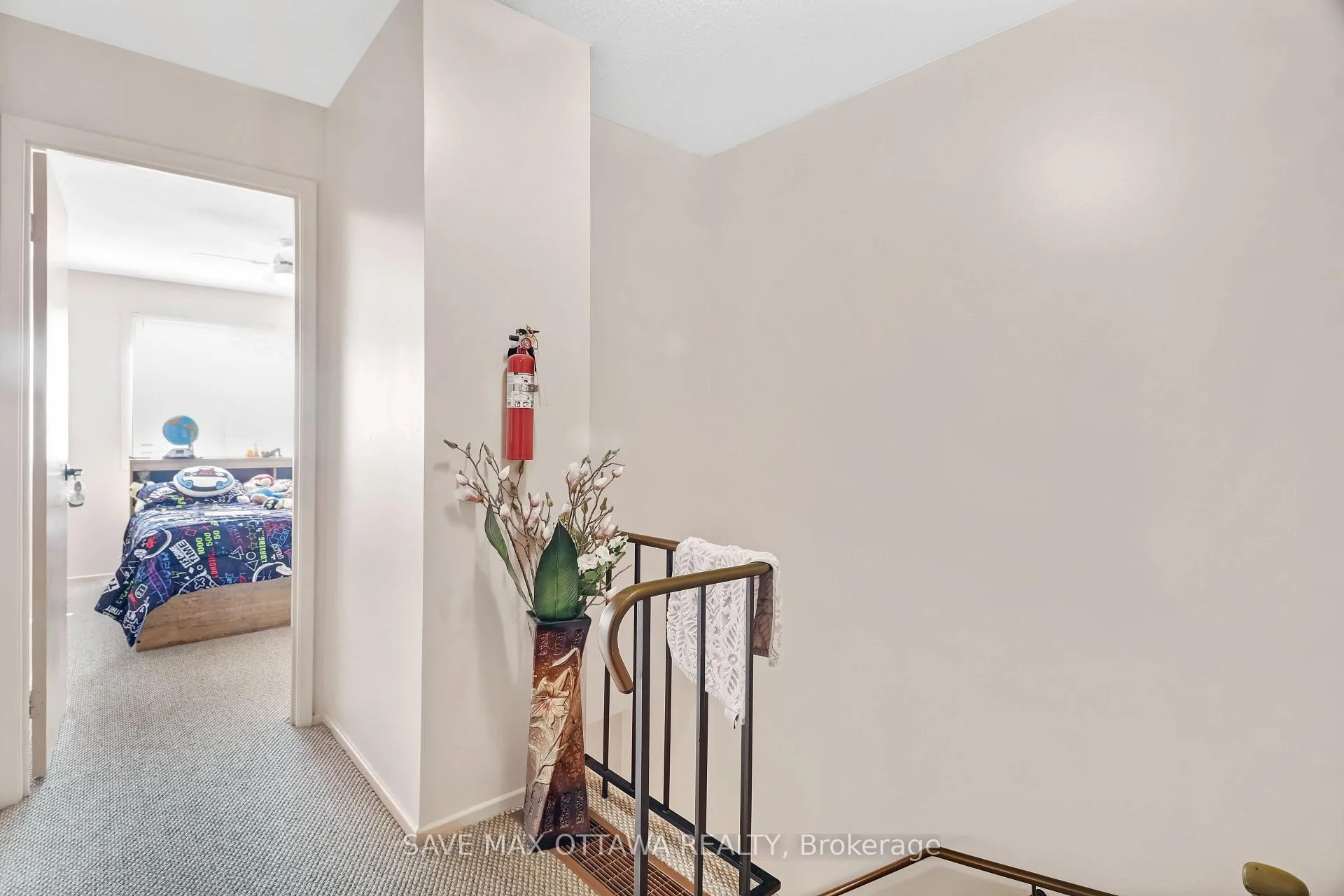 Photo 14 of 3036 Fairlea Crescent, Ottawa, Heron Gate/Industrial Park — HOMEH